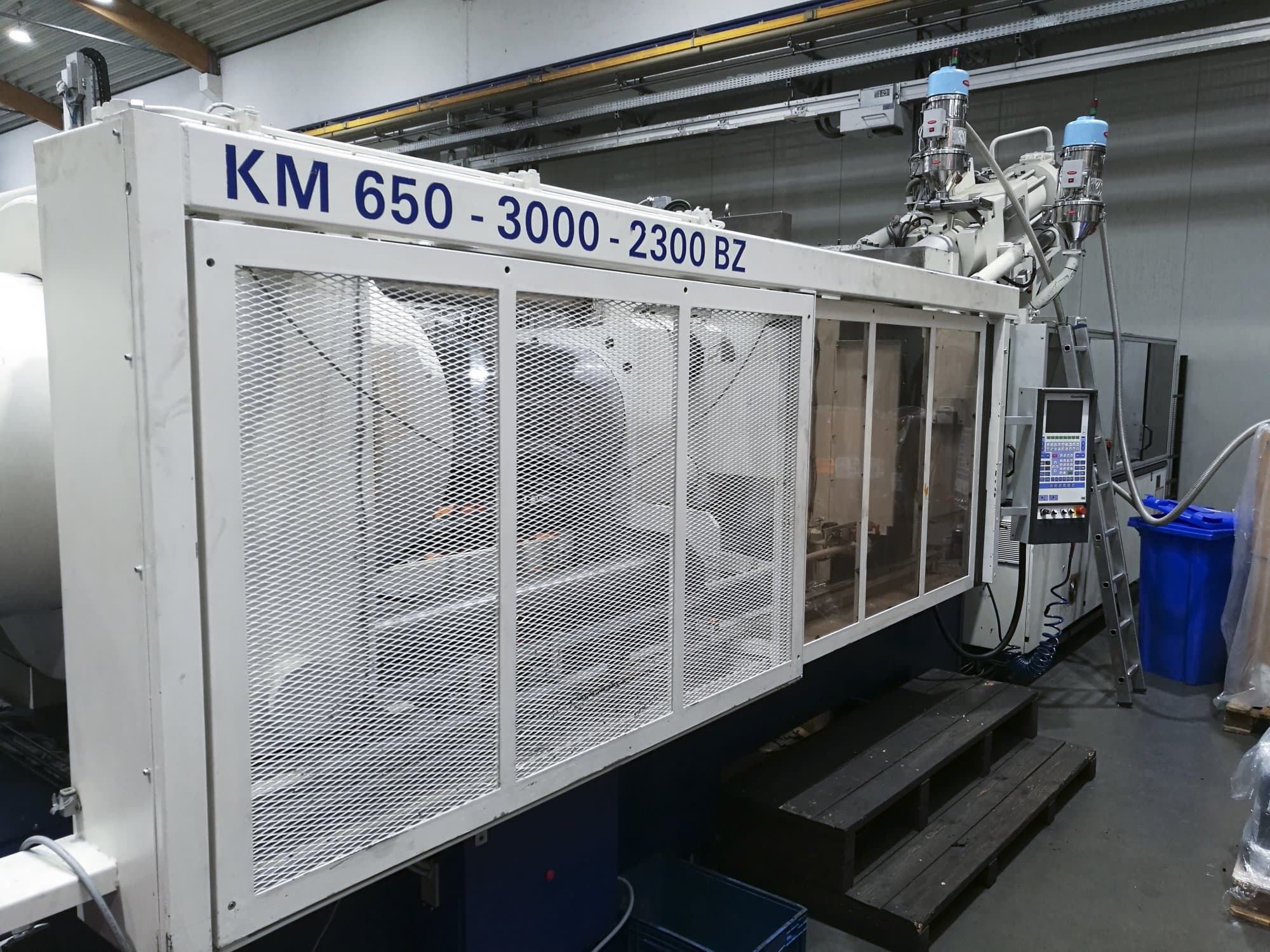 Links zicht 1 van Krauss Maffei 650-3000-2300 BZ machine