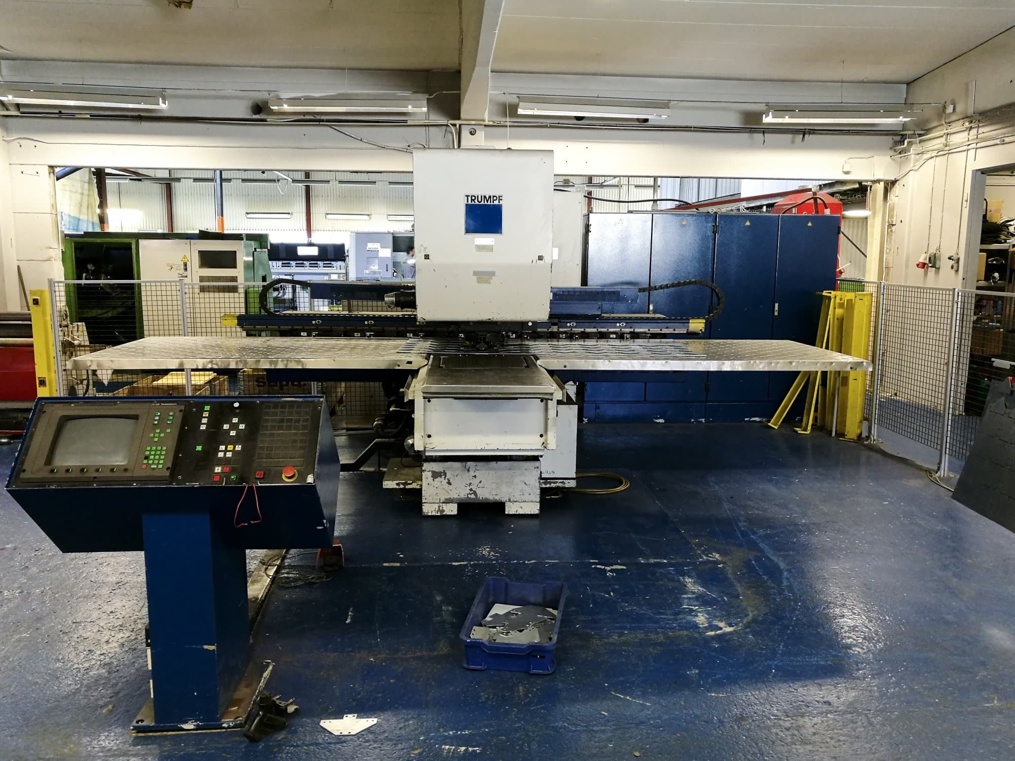 Recht aanzicht  van Trumpf Trumatic 260 Rotation machine