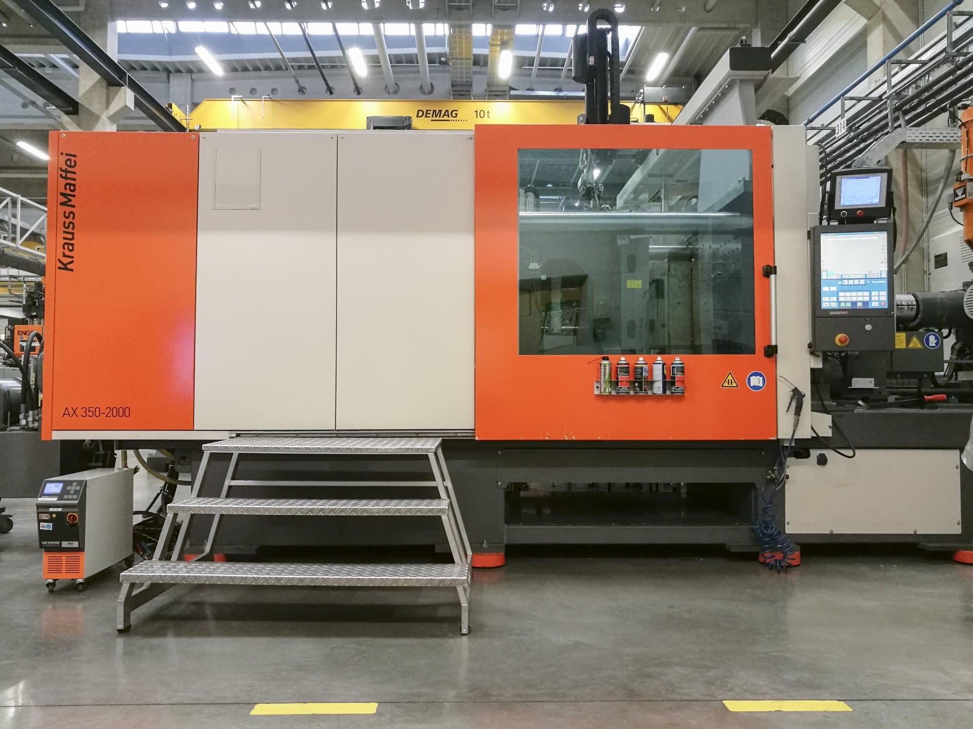 Vooraanzicht  van Krauss Maffei 350-2000 AX machine