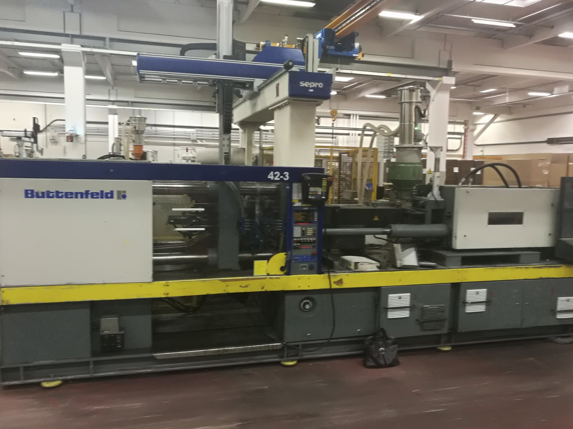 Vooraanzicht van Battenfeld BKT 2500/1250 machine