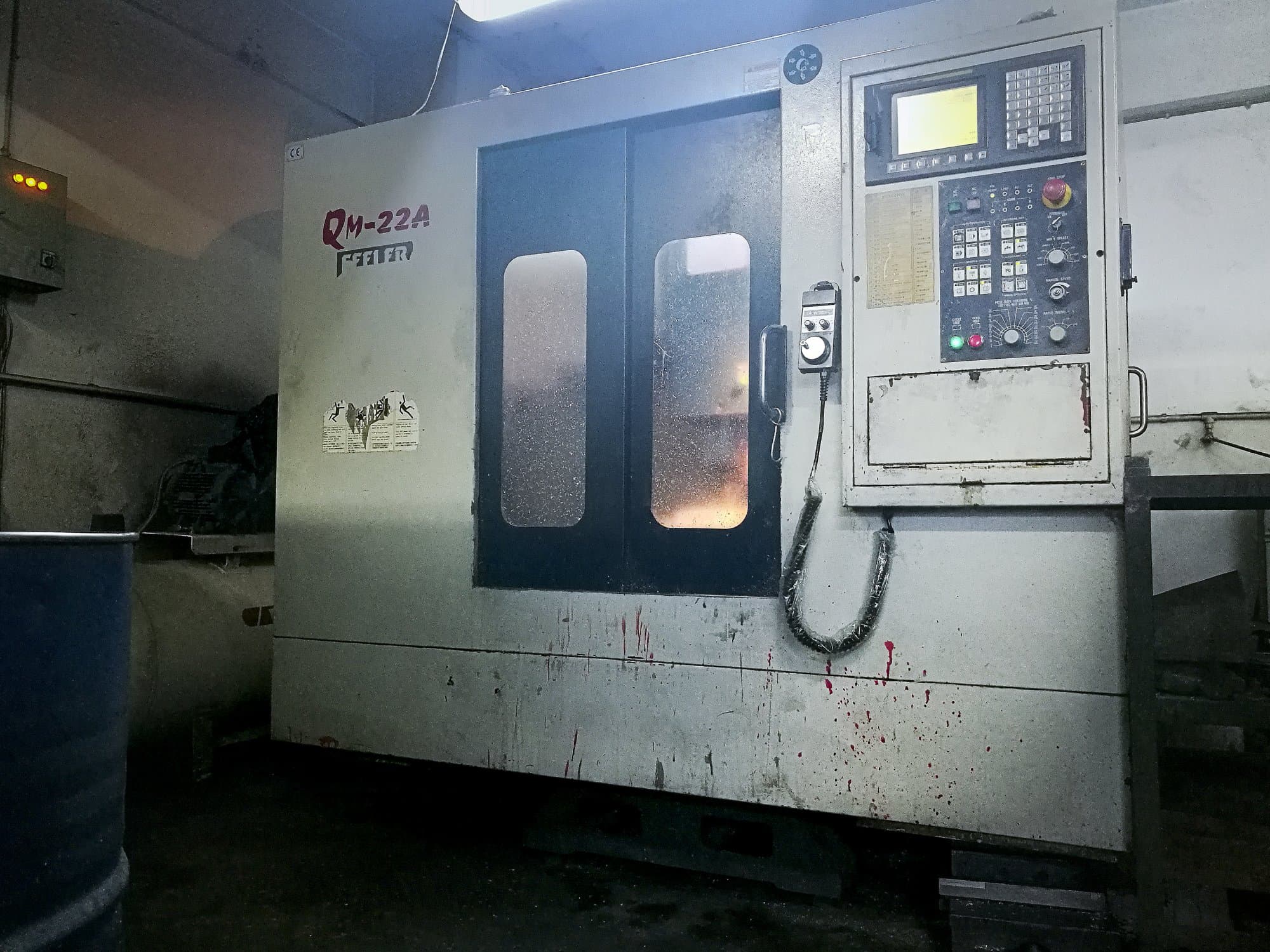 Vooraanzicht van Feeler QM-22A machine