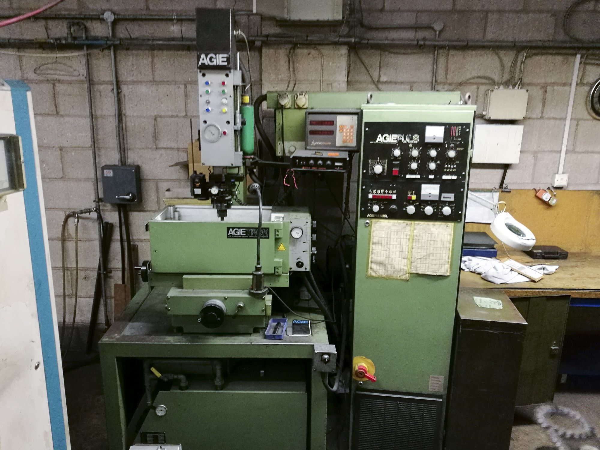 Vooraanzicht  van AGIE EMT 110 machine