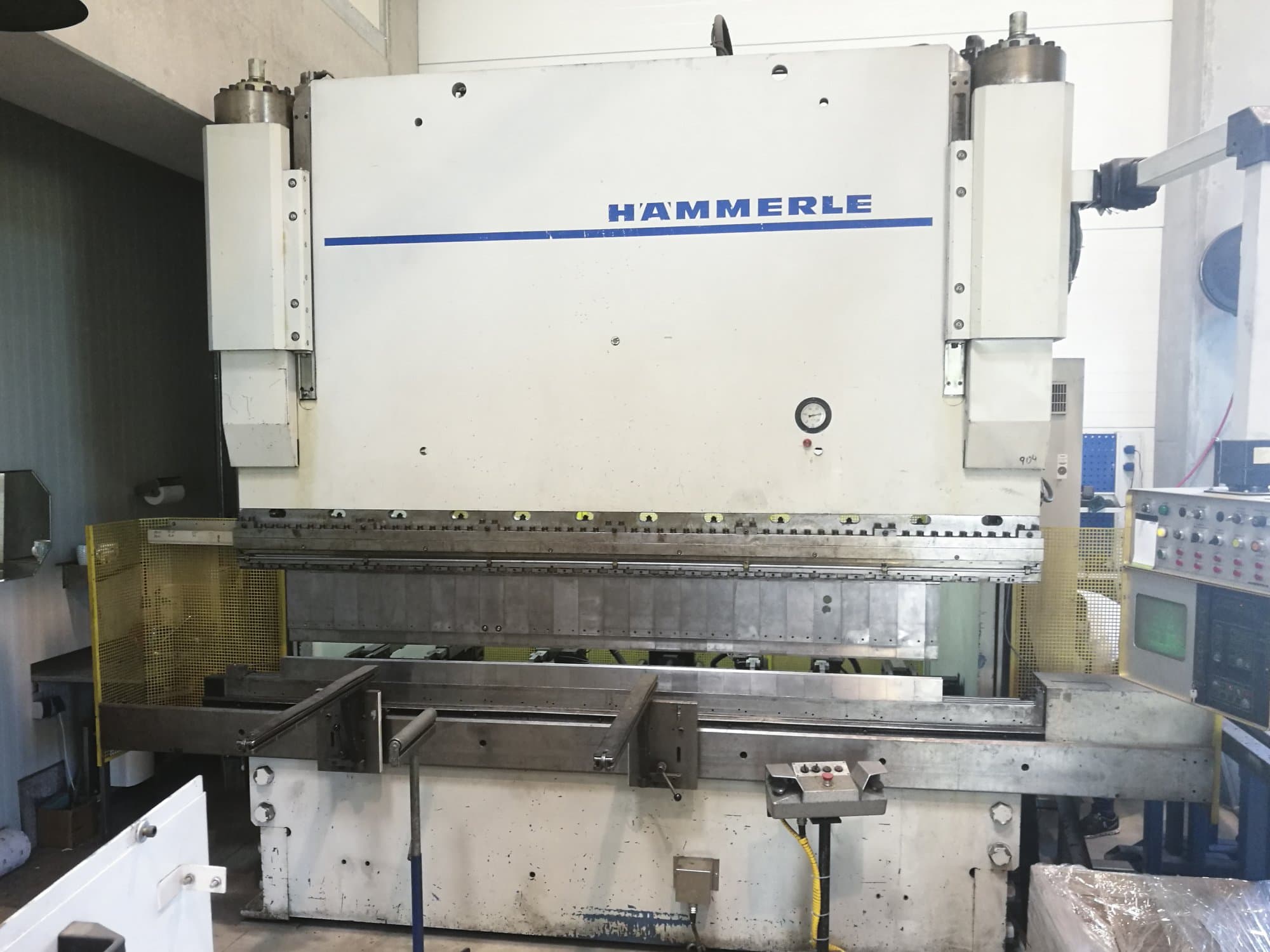 Vooraanzicht  van HAEMMERLE AP200-3100 machine