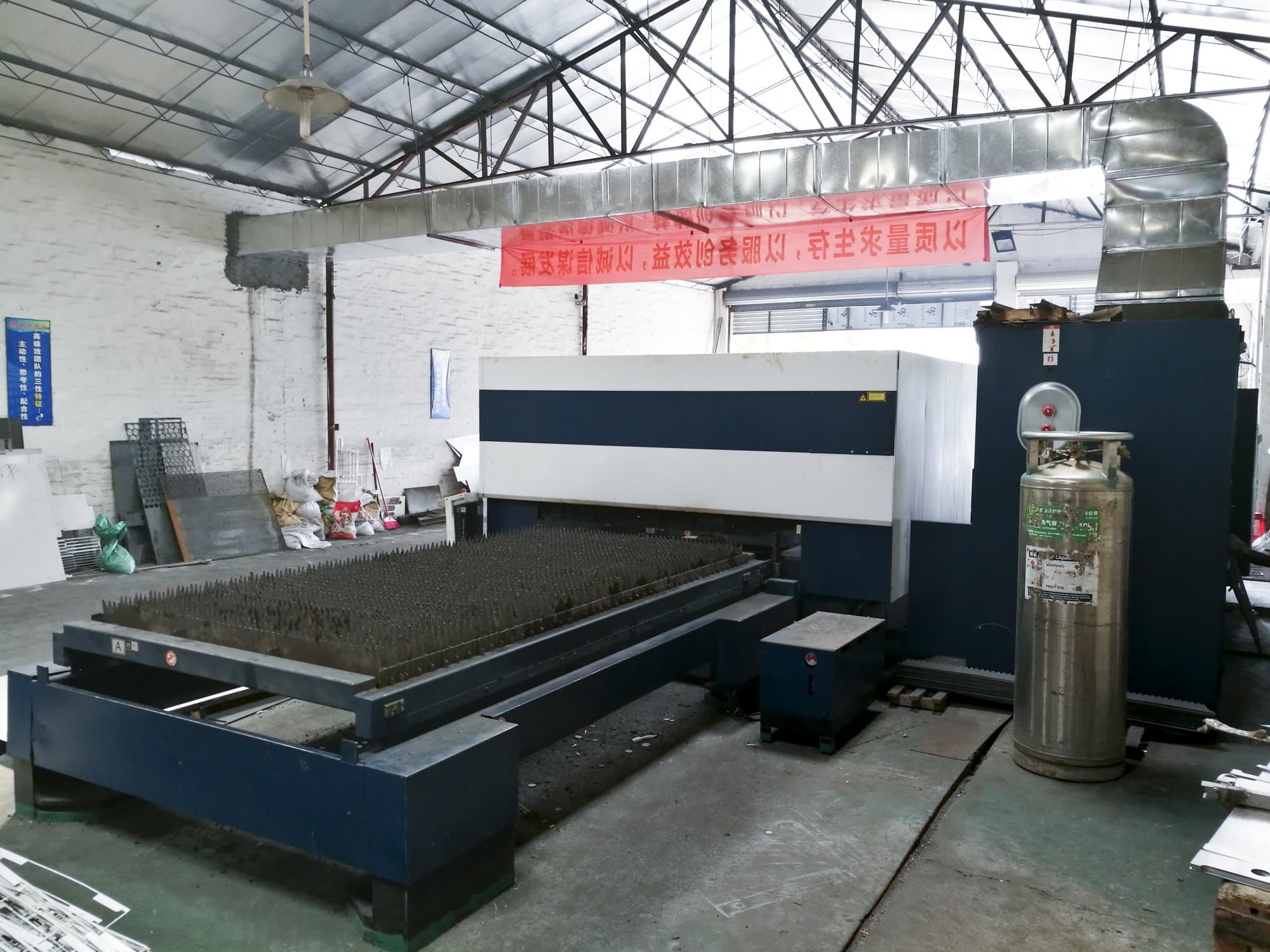 Recht aanzicht  1 van Trumpf TruLaser 3030 machine