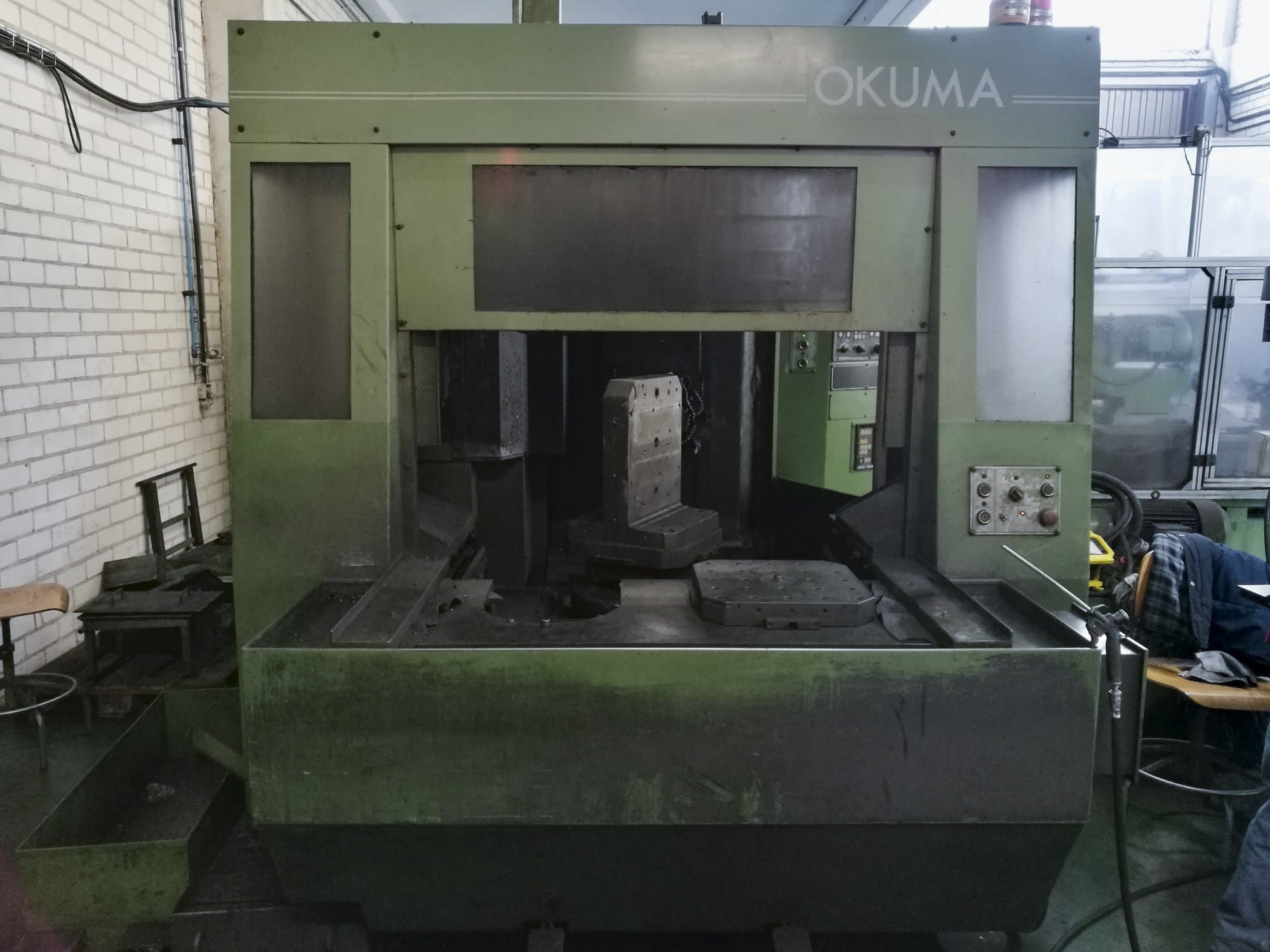 Vooraanzicht  van Okuma MC-40H machine