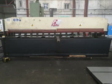 Vooraanzicht van Ajial CB-640 machine