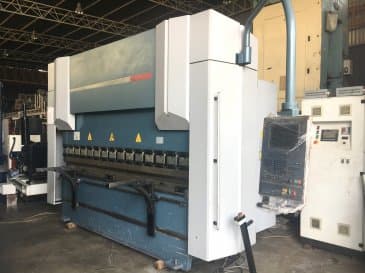 Recht aanzicht  van Durma AD-S 30100 machine
