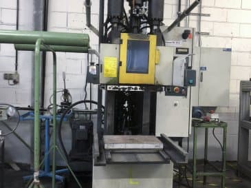 Vooraanzicht  van Kloeckner Desma 956.050 ZO machine