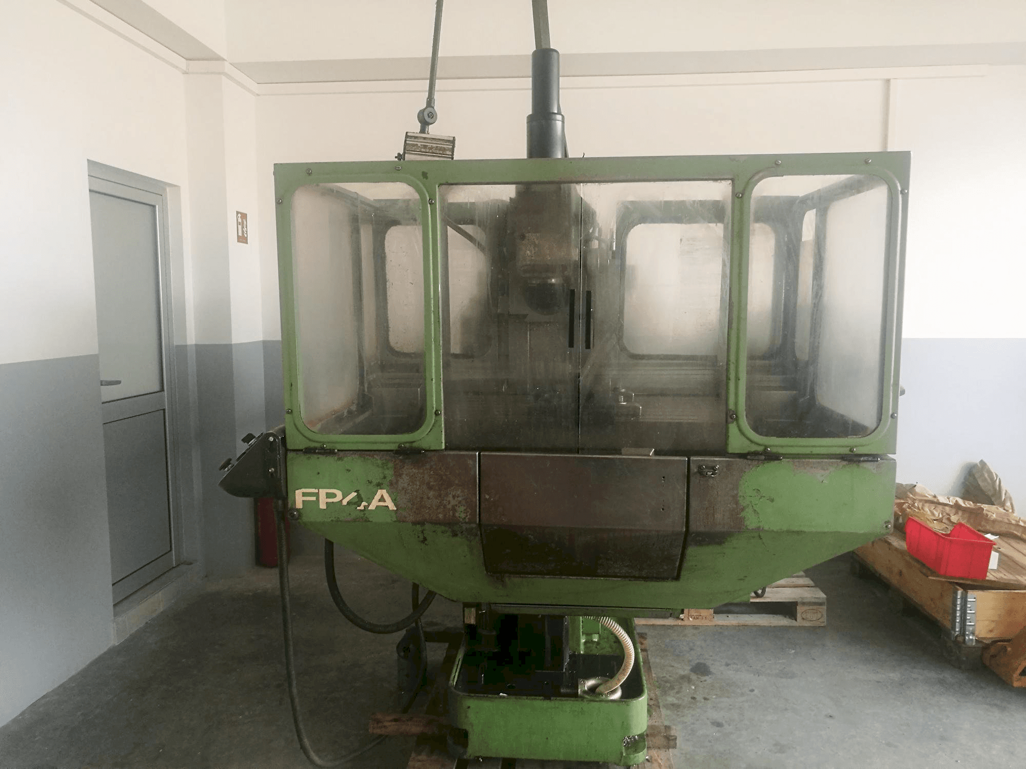Vooraanzicht van DECKEL FP4A machine