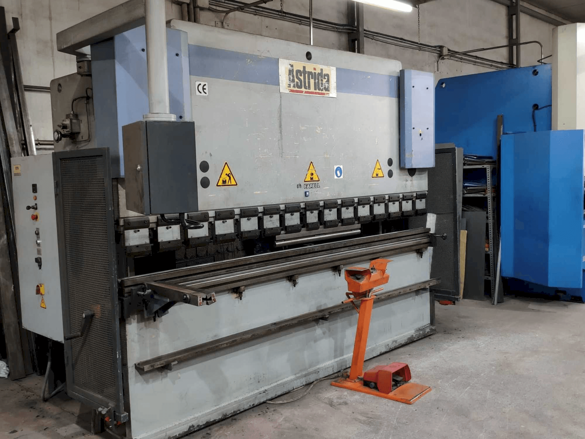 Vooraanzicht van Astrida APH 3106-120 machine