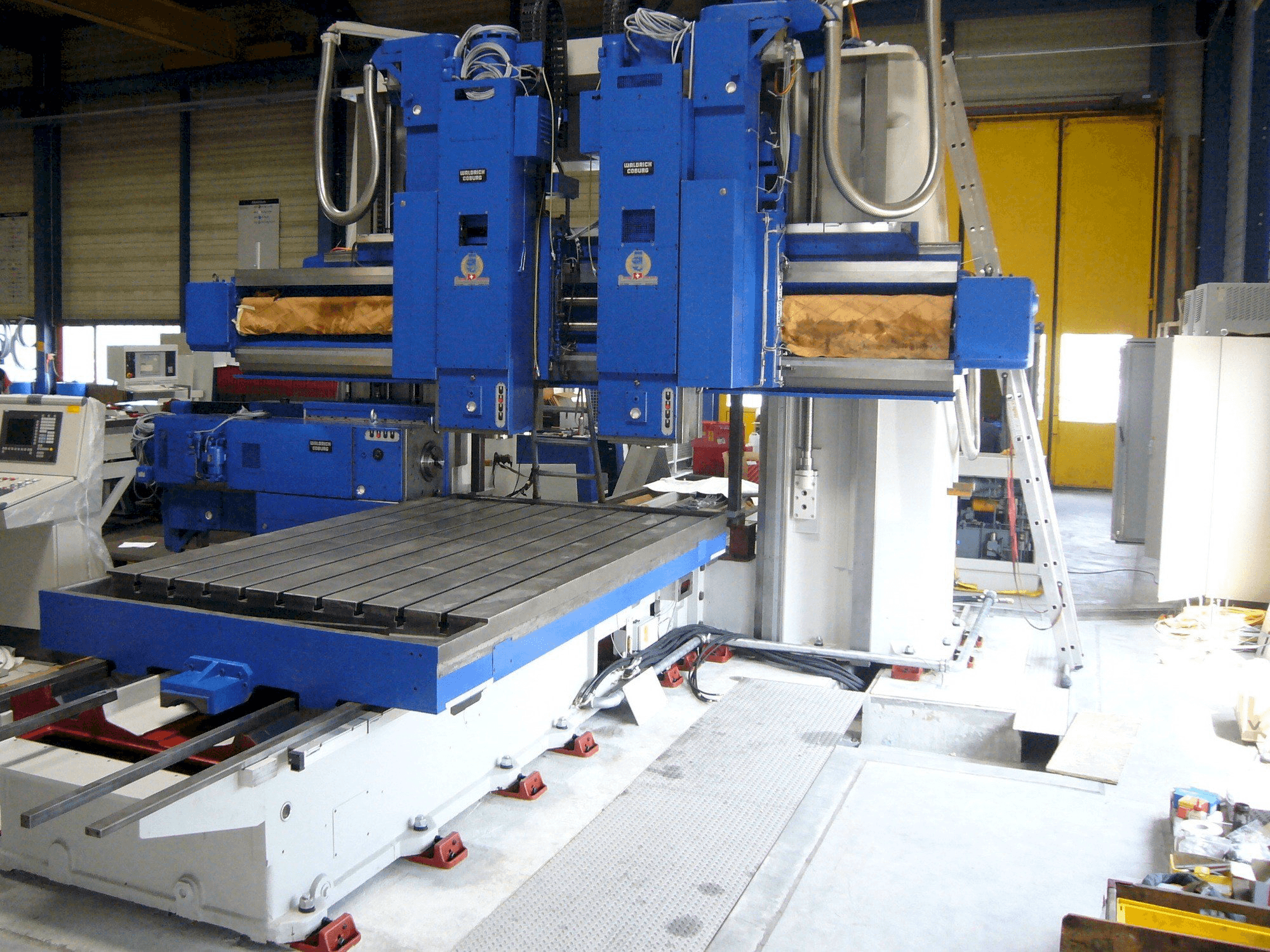 Vooraanzicht van Waldrich Coburg machine