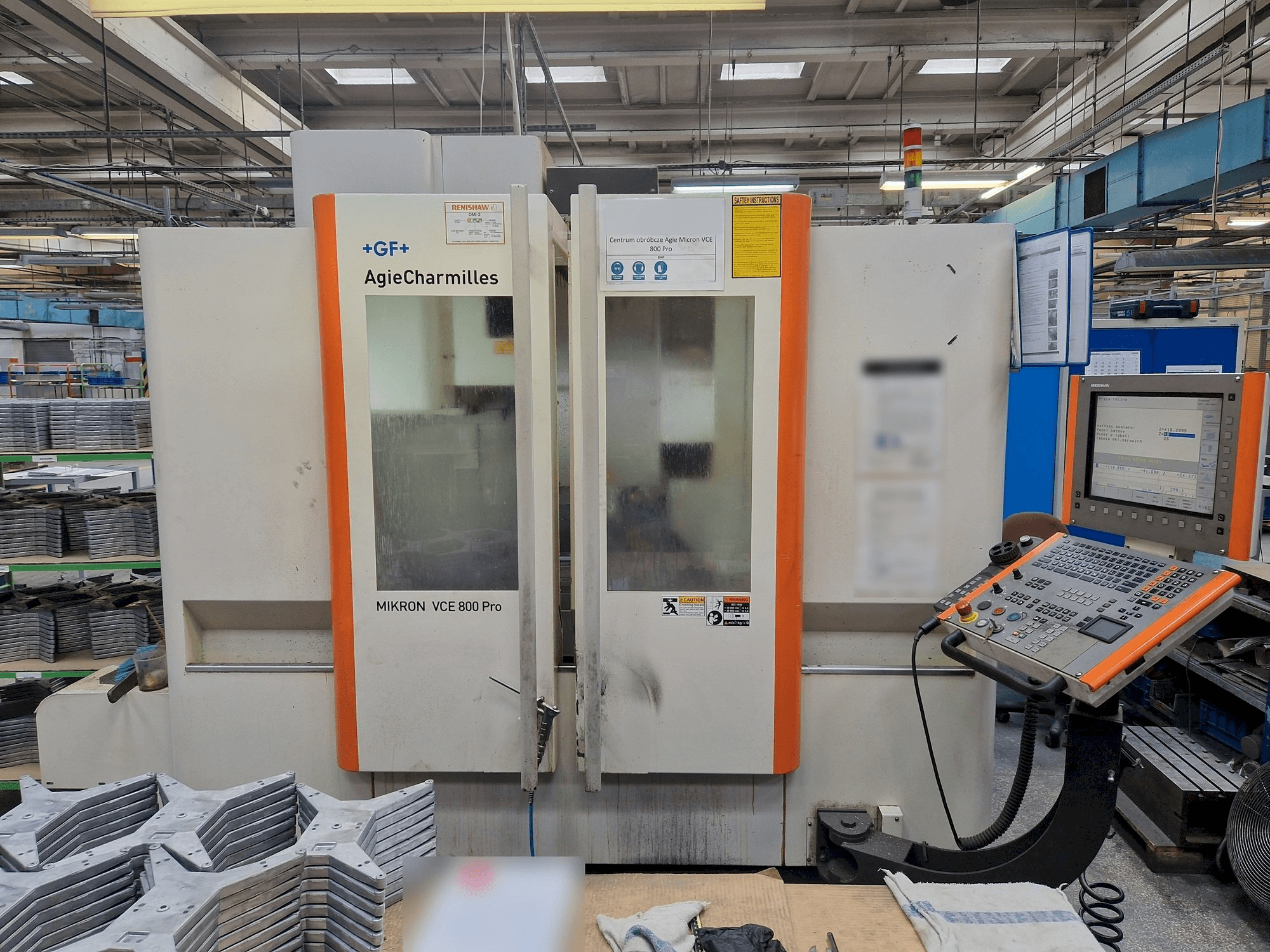 Vooraanzicht van AgieCharmilles MIKRON VCE 800 PRO machine