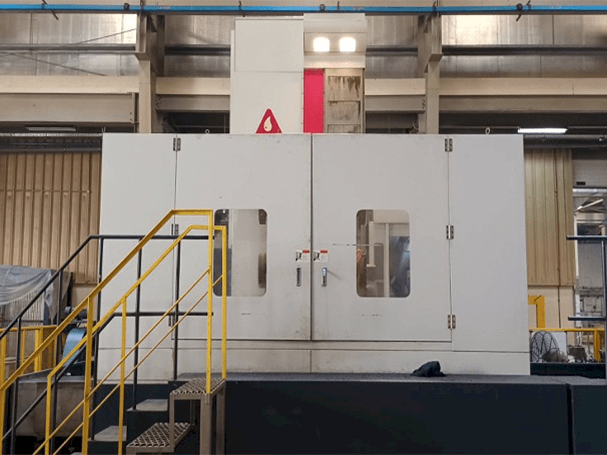 Vooraanzicht van YOU JI HBM130/3022 machine