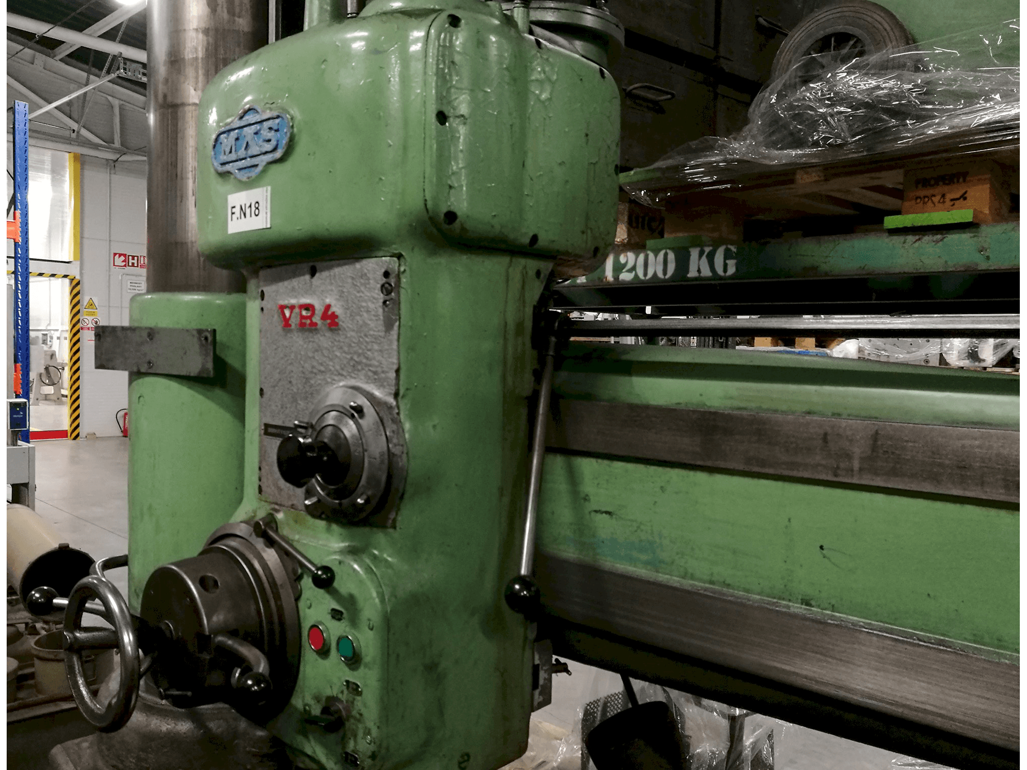 Links zicht van KOVOSVIT MAS VR 4 machine