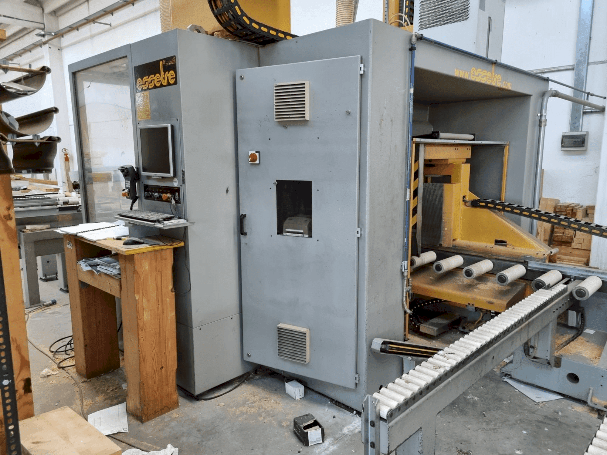 Vooraanzicht van ESSETRE TECHNO machine
