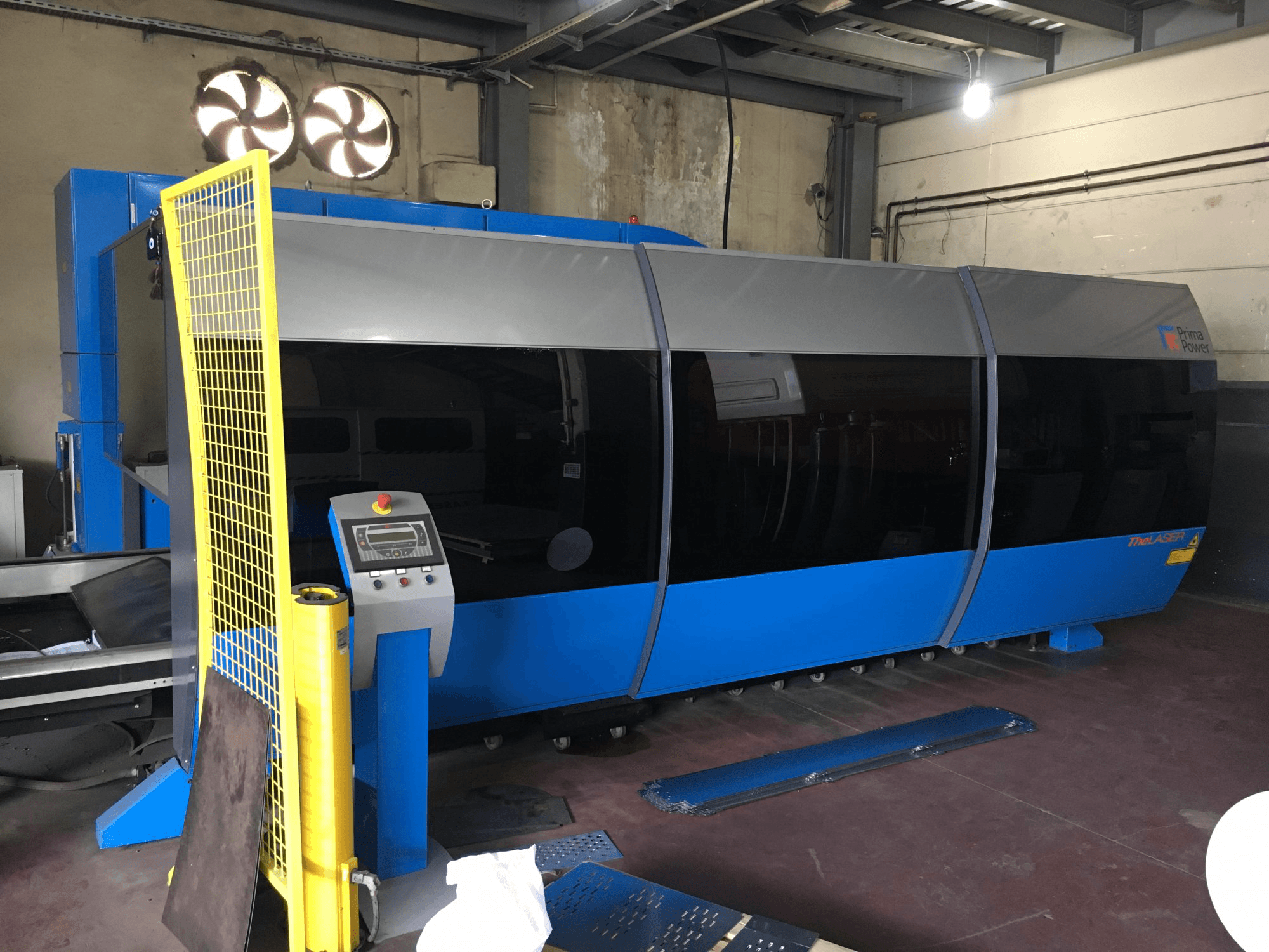 Links zicht van Prima Power ZAPHIRO machine