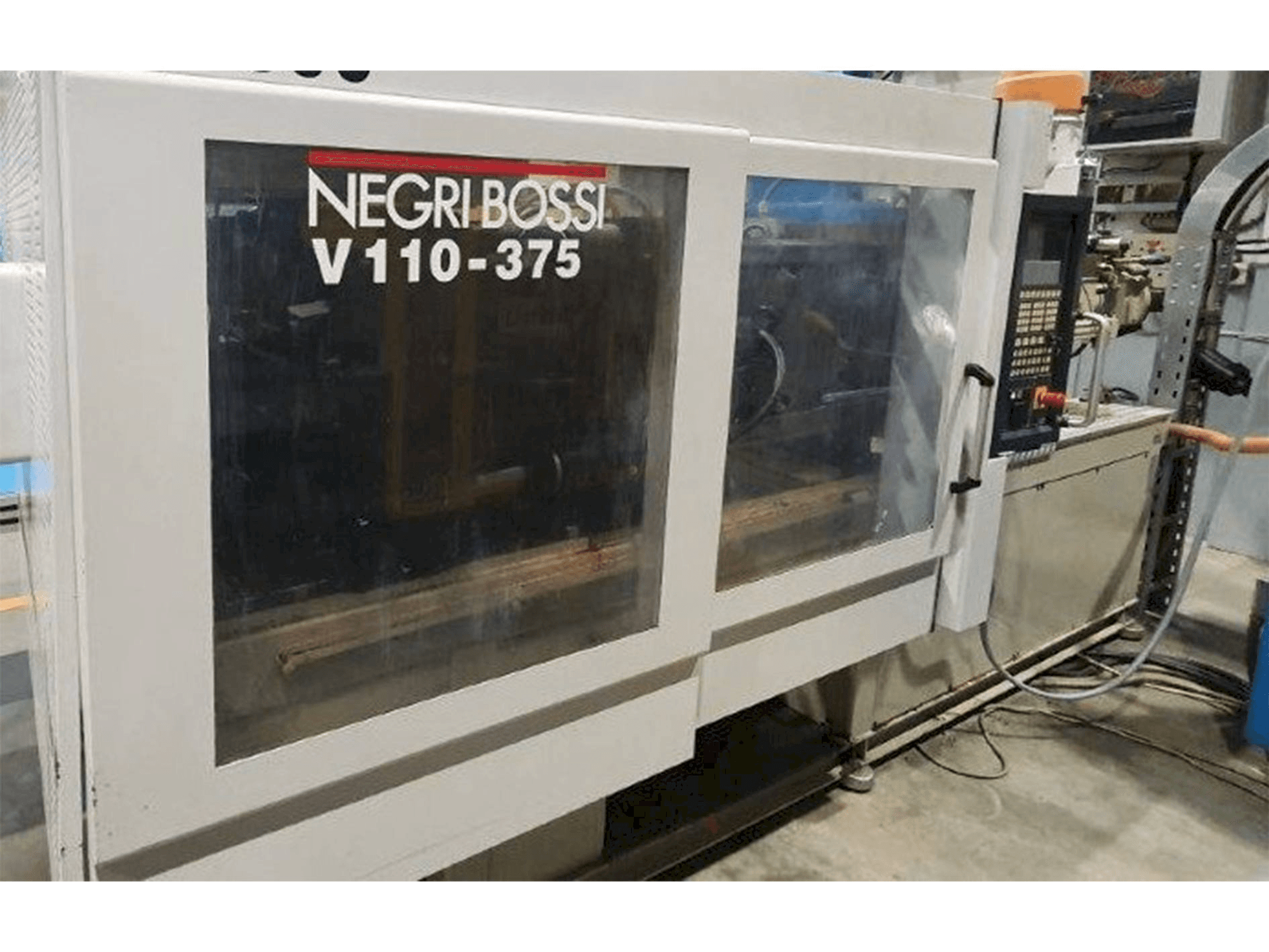 Vooraanzicht van Negri Bossi V110-375 machine
