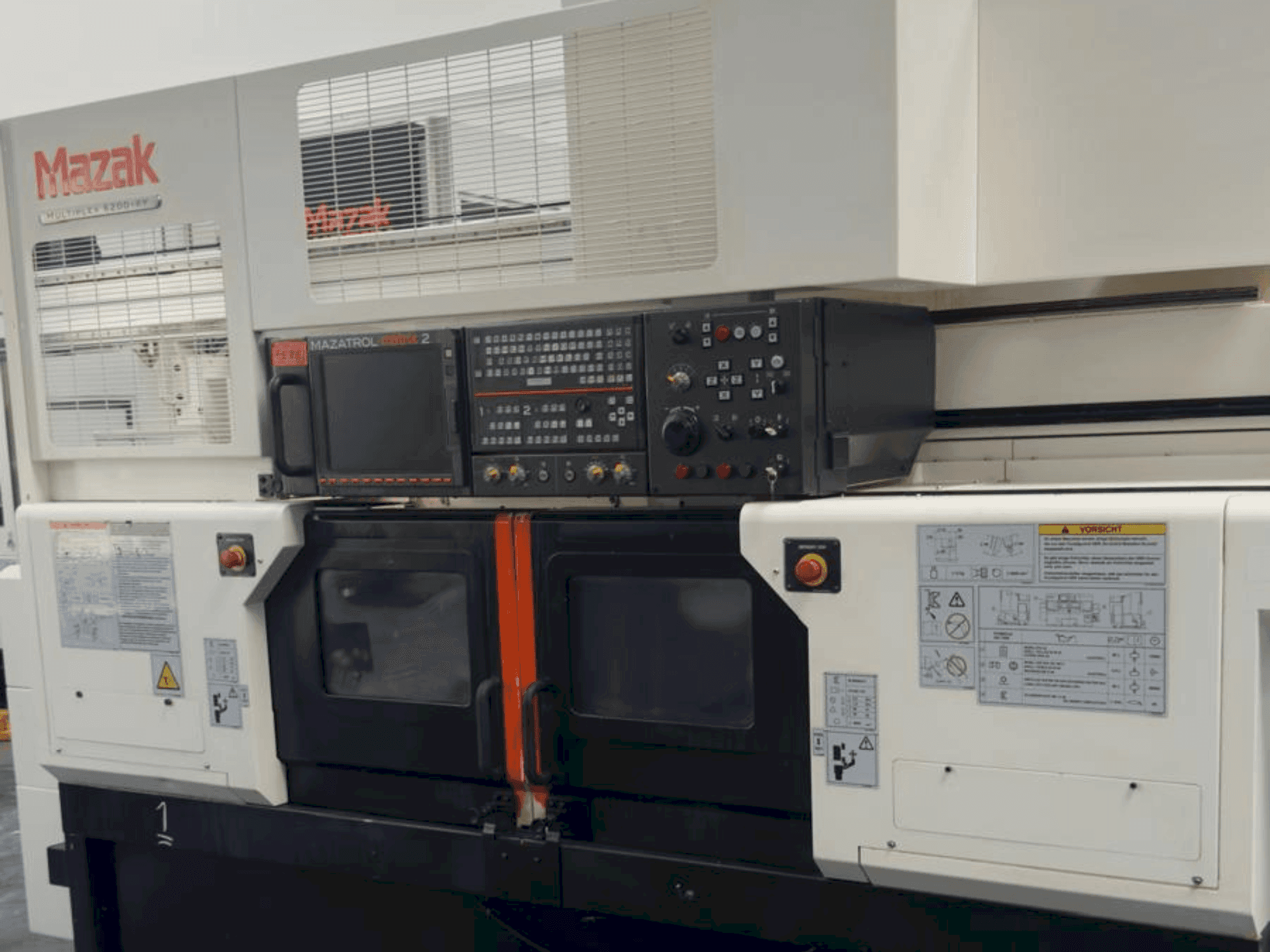 Vooraanzicht van Mazak Multiplex 6200 Y machine