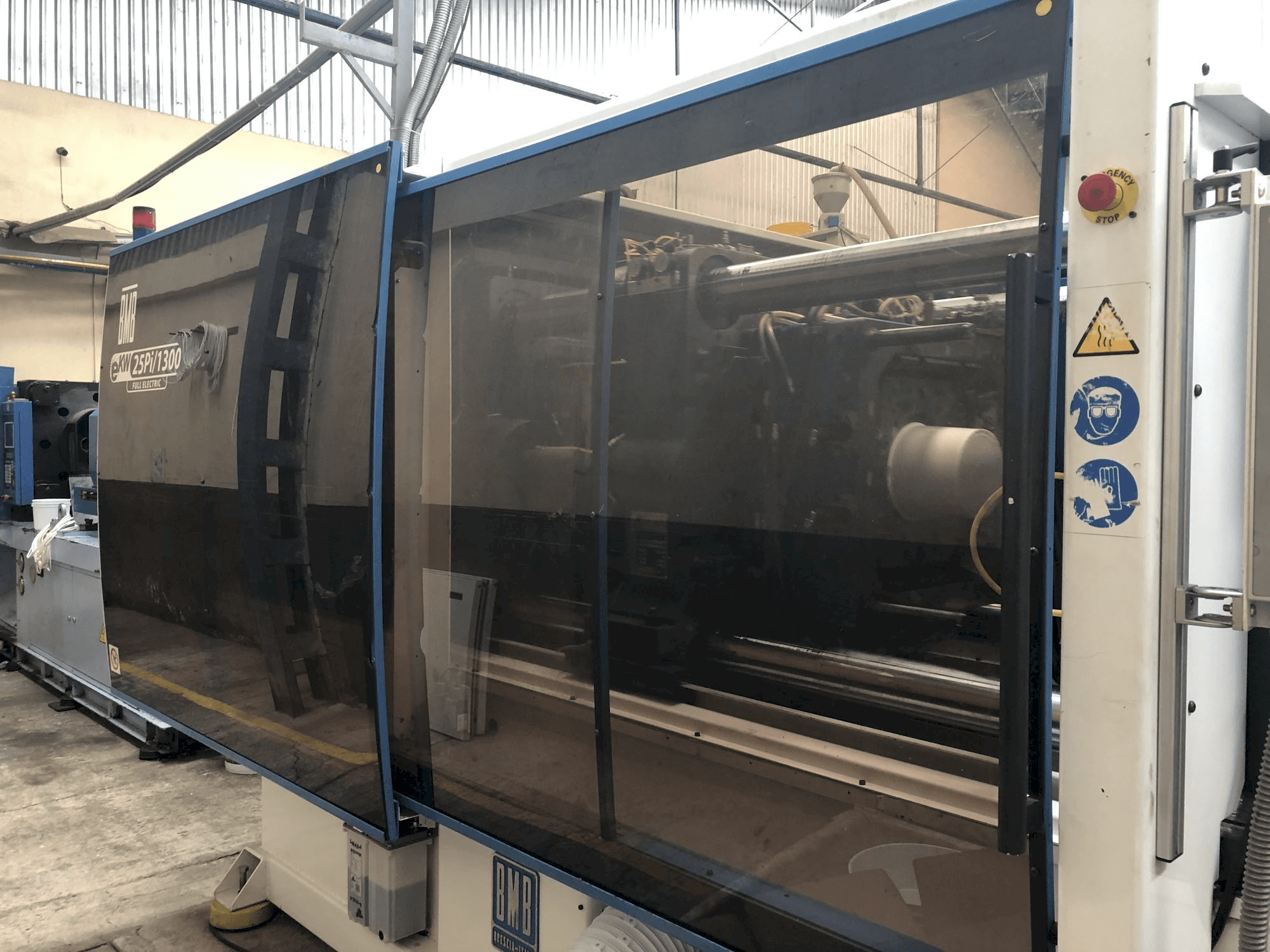 Links zicht van BMB eKW 25 Pi/1300 machine