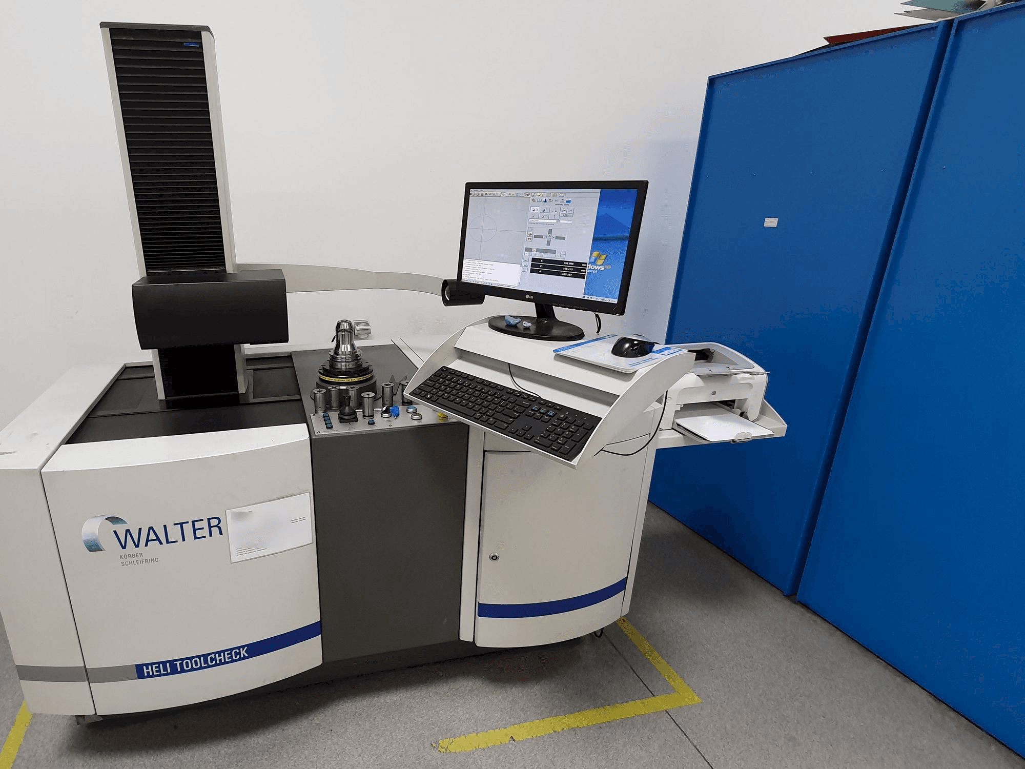 Vooraanzicht van Walter Heli Toolcheck 3C machine