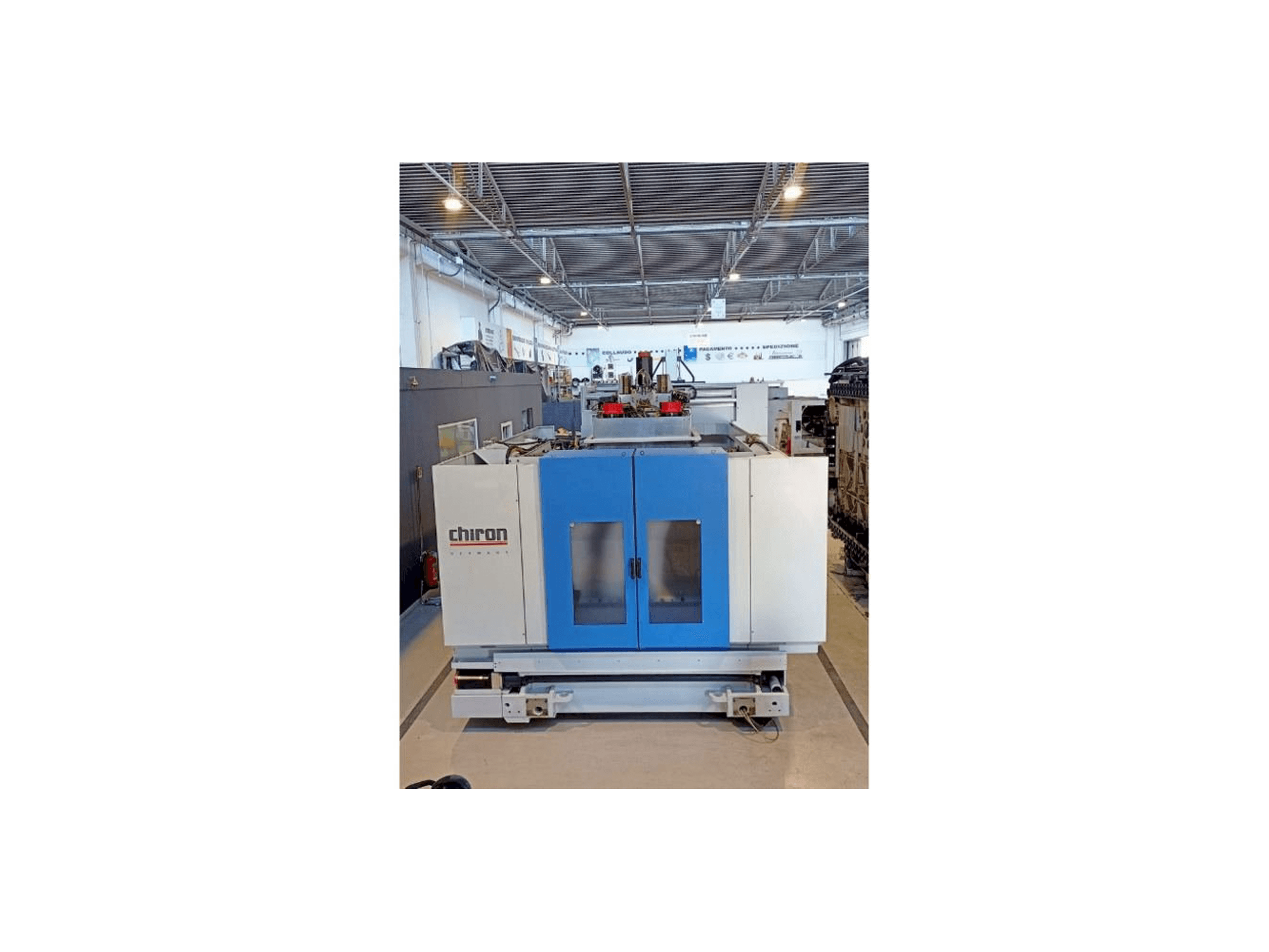 Vooraanzicht van CHIRON DZ24 WM HS machine