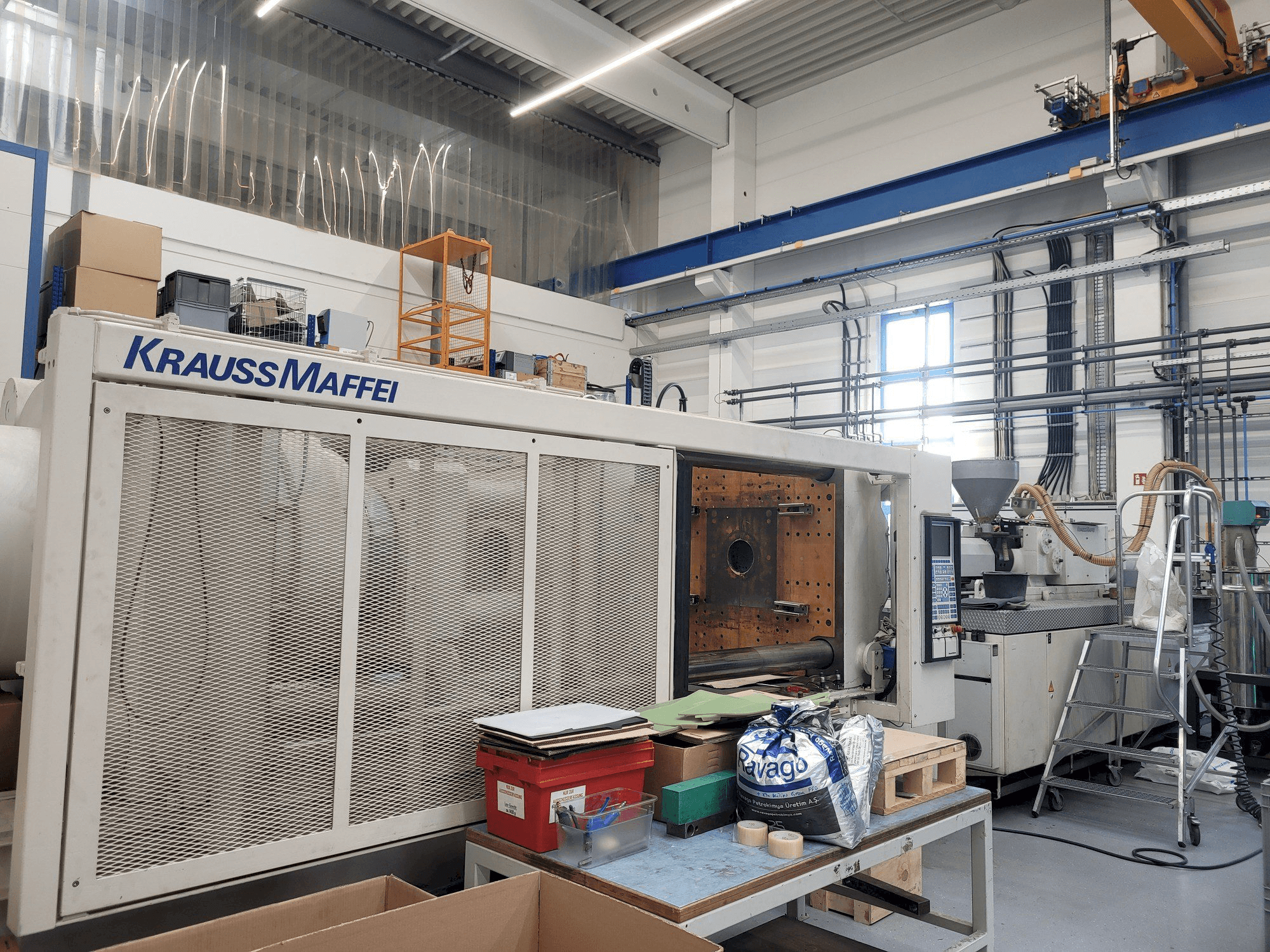 Vooraanzicht van Krauss Maffei 650-4350BM-MC4 machine