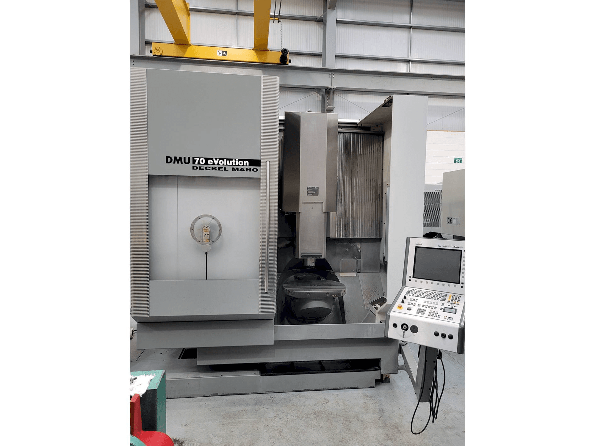 Vooraanzicht van DECKEL MAHO DMU 70 eVolution machine