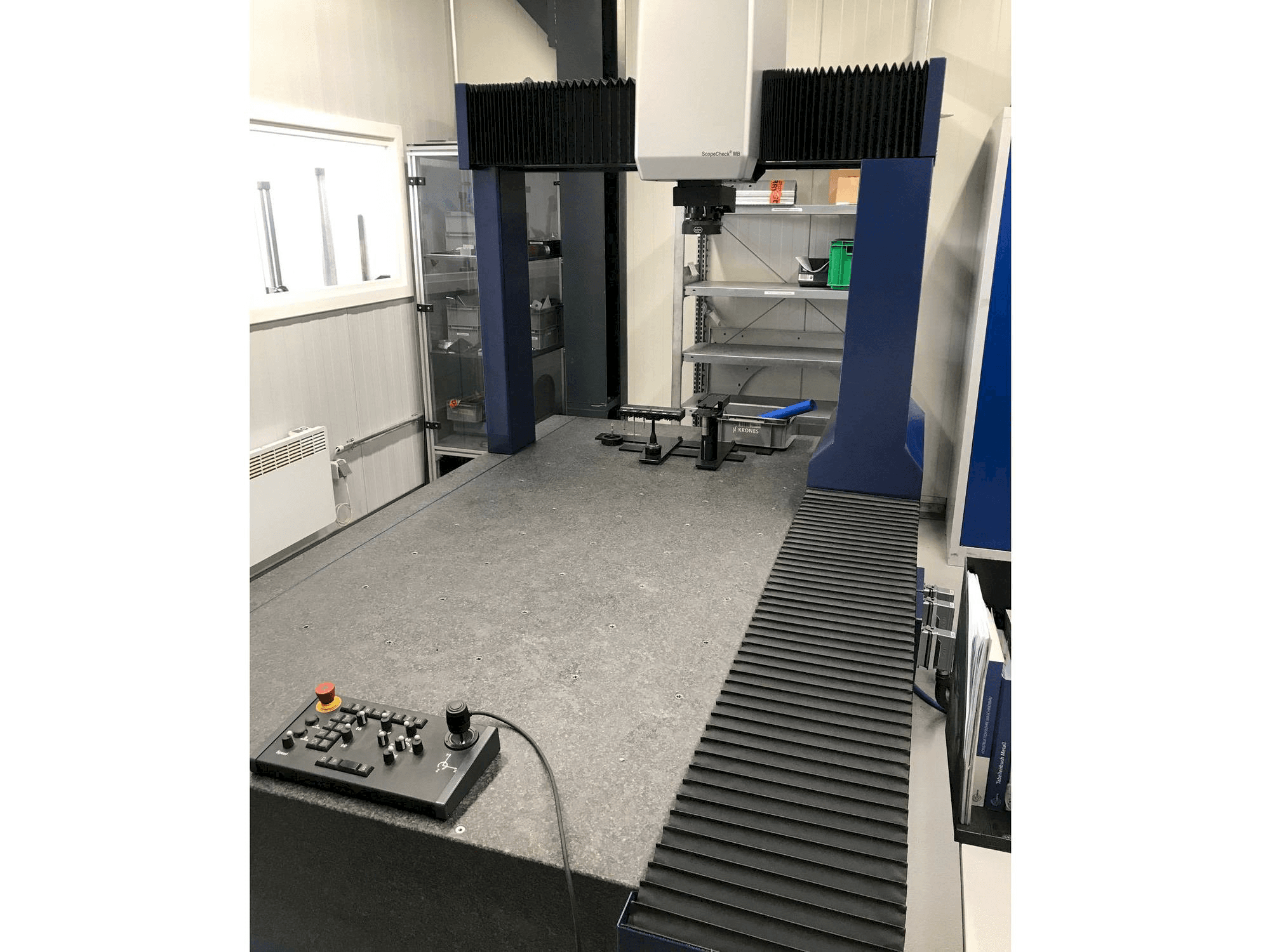 Vooraanzicht van Werth ScopeCheck MB/Z 800/1500/700 3D CNC machine
