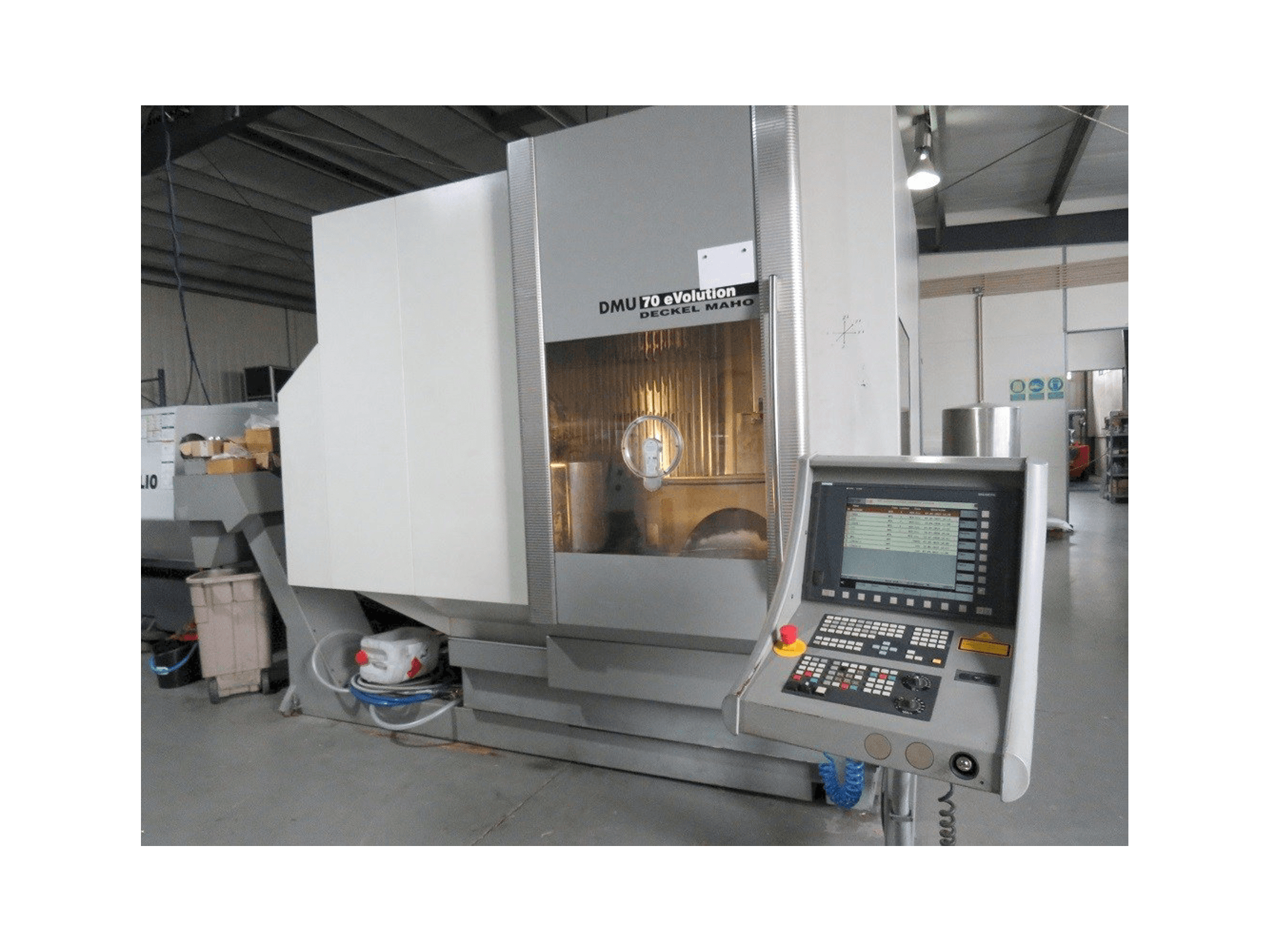 Vooraanzicht van DECKEL MAHO DMU 70 eVolution machine