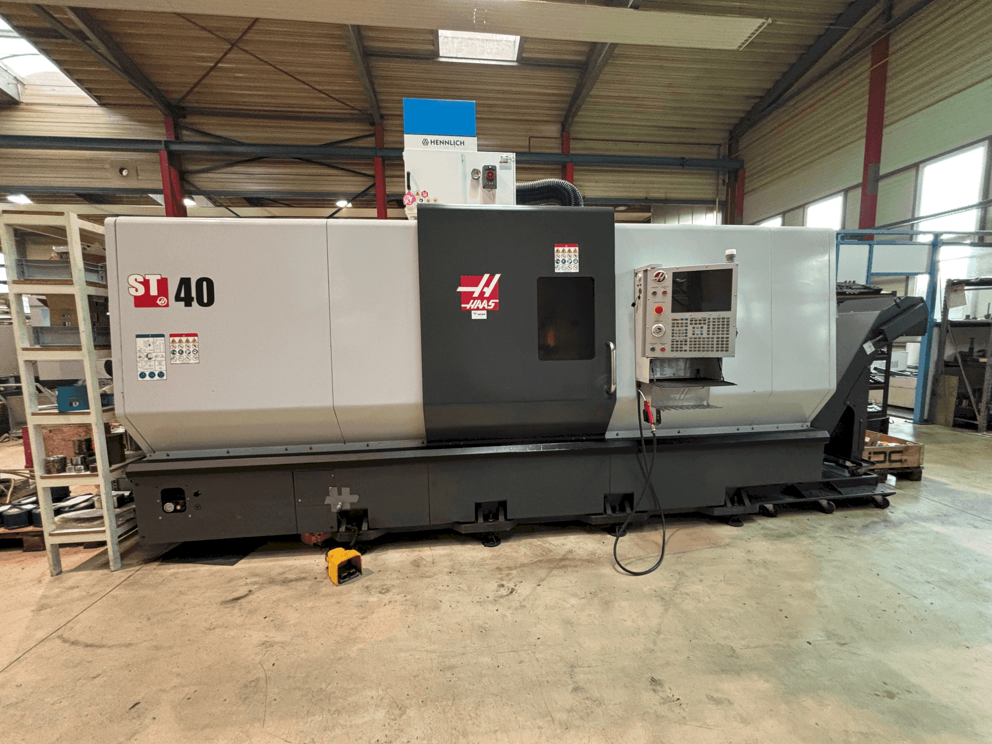 Vooraanzicht van HAAS ST-40 machine