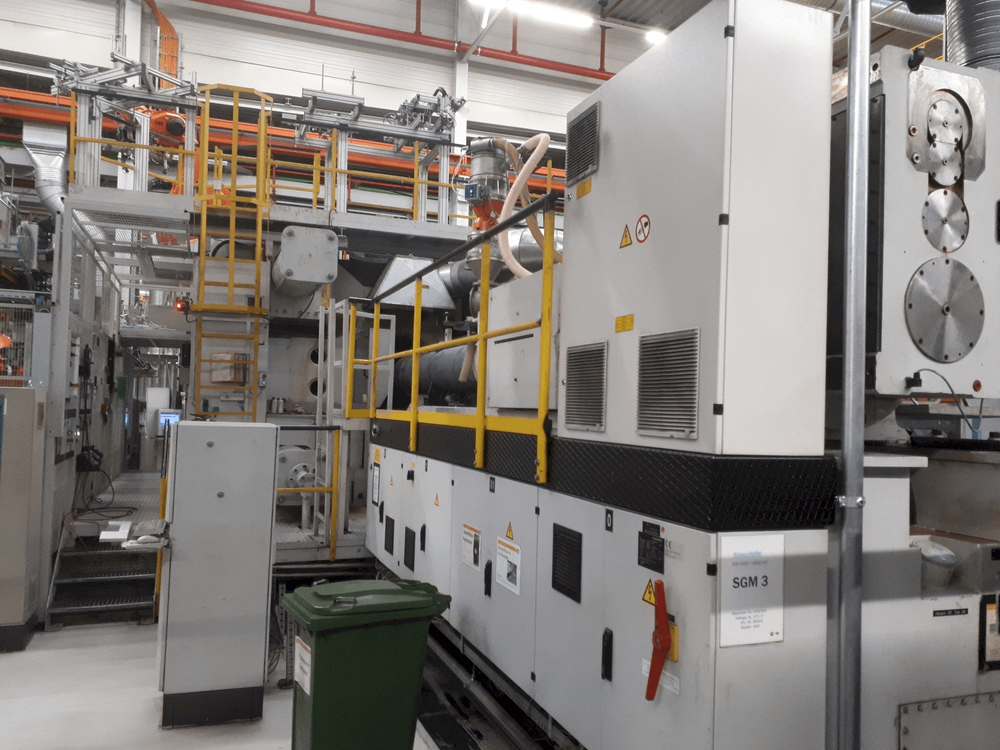 Vooraanzicht van Krauss Maffei 4000-19000 MC machine