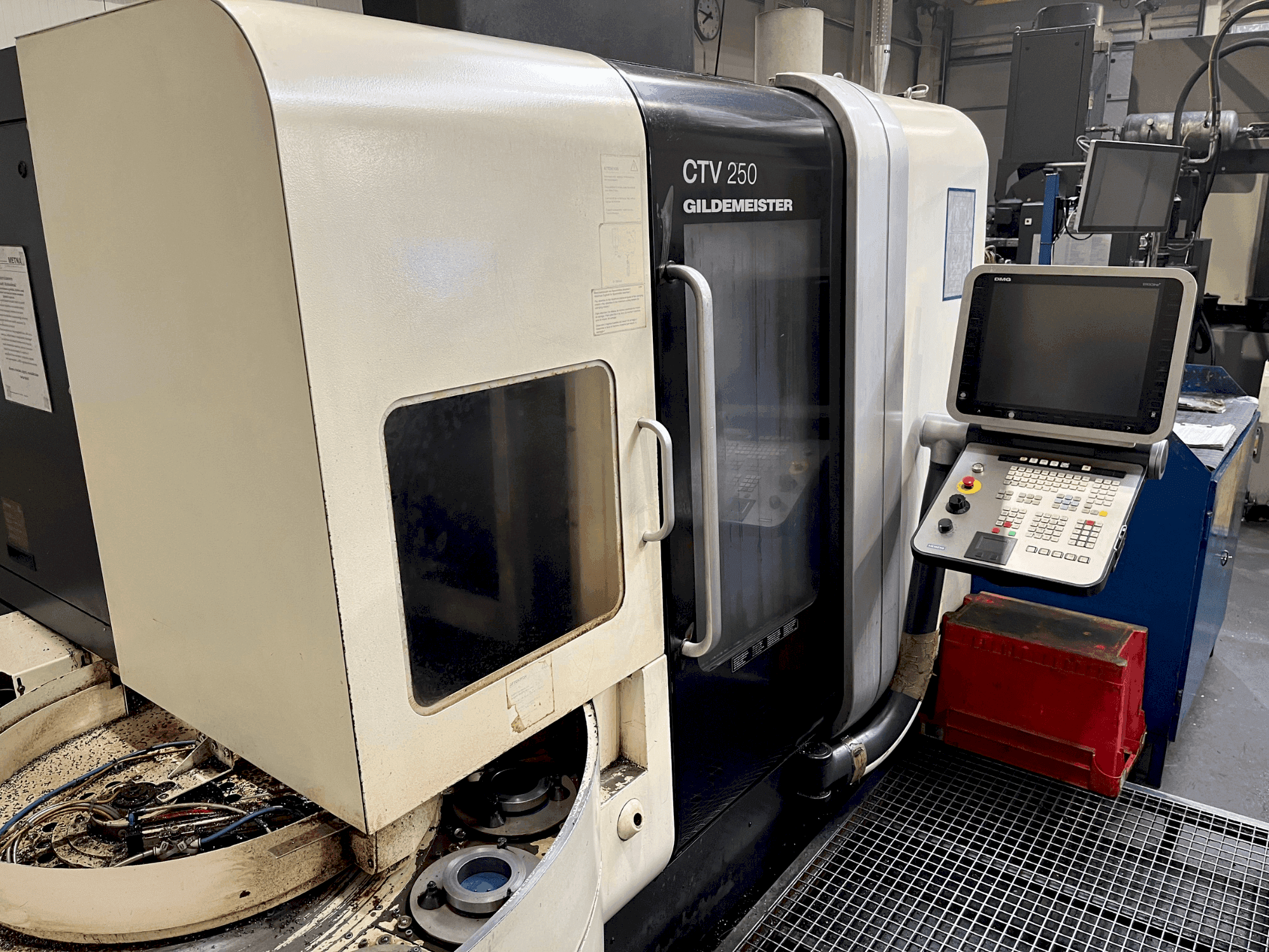 Vooraanzicht van DMG GILDEMEISTER CTV 250 machine
