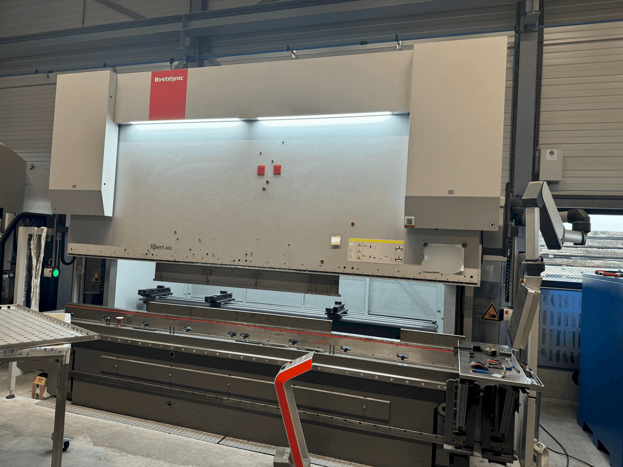 Vooraanzicht van Bystronic Xpert 400/4100 machine