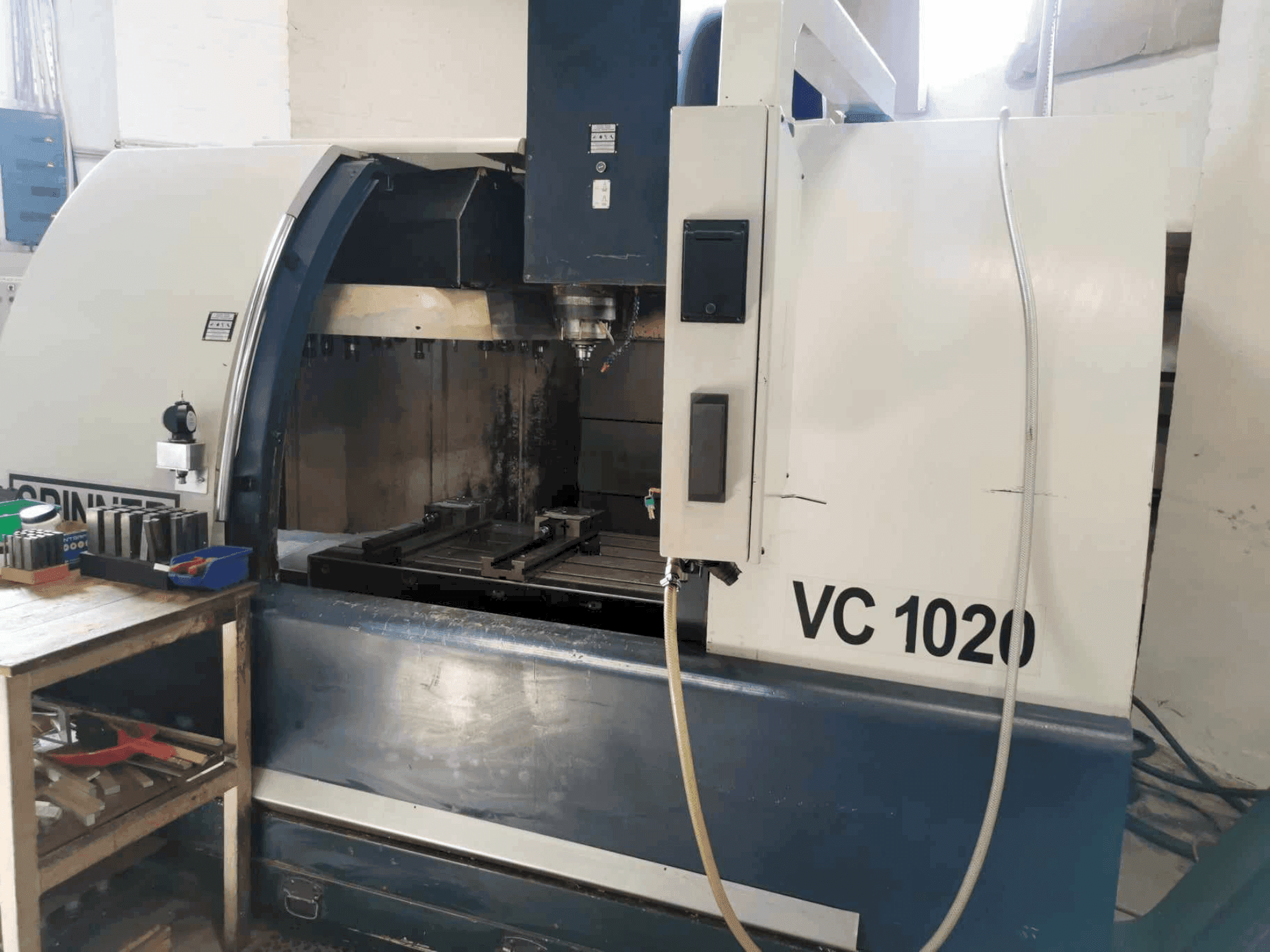 Vooraanzicht van SPINNER VC 1020 machine