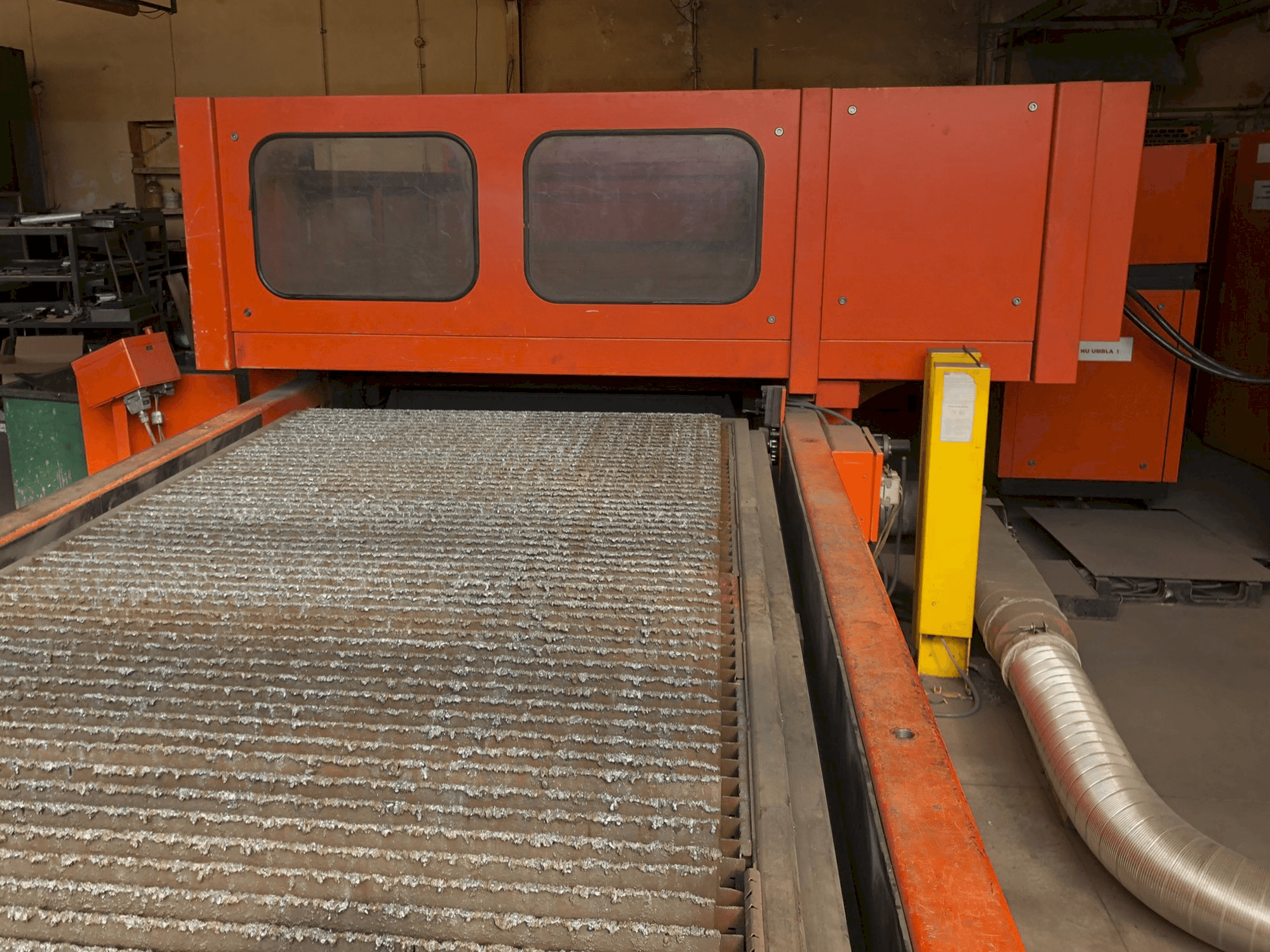 Vooraanzicht van Bystronic Bystar 3015 machine