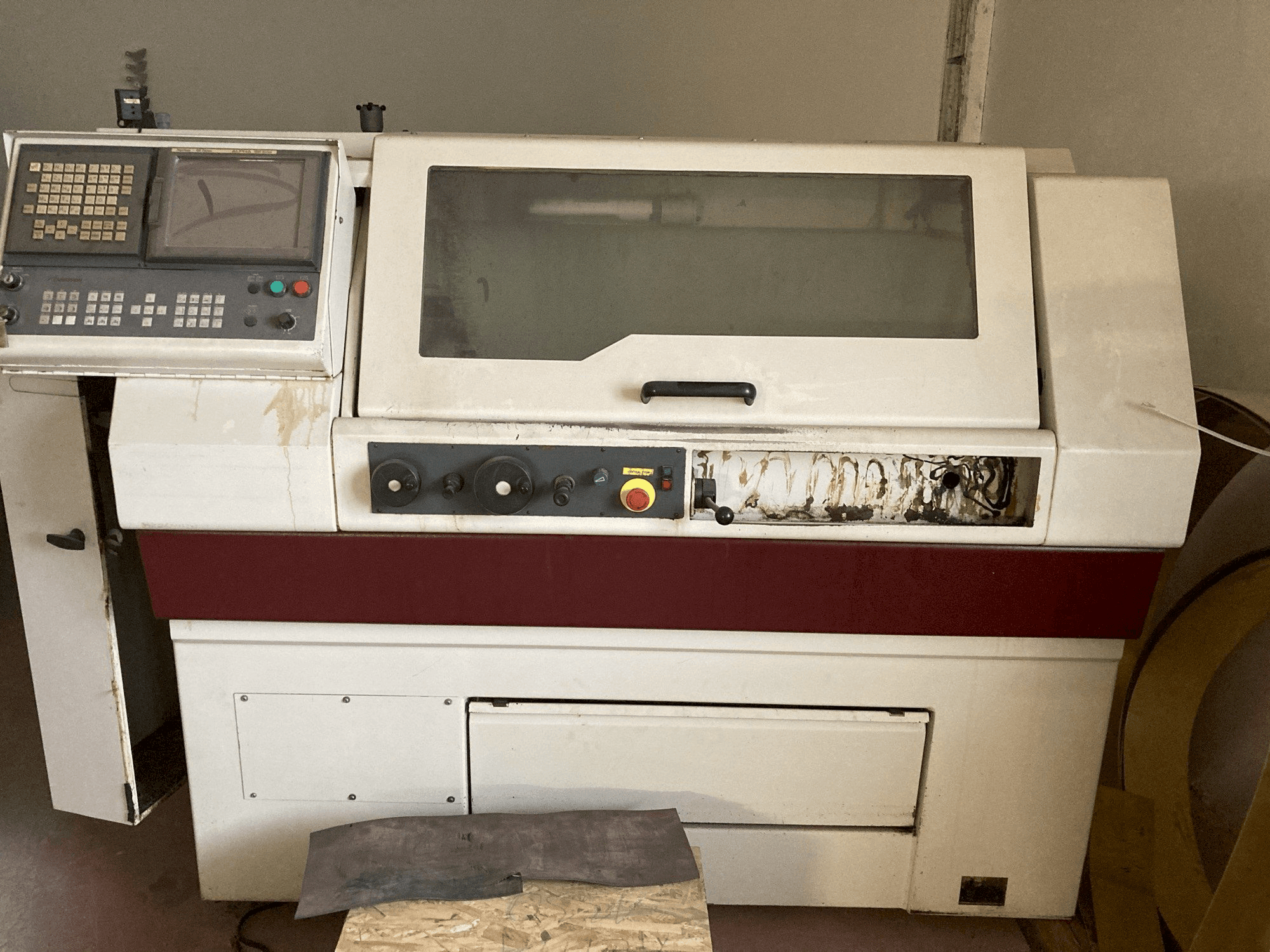 Vooraanzicht van Harrison Alpha 1330S machine