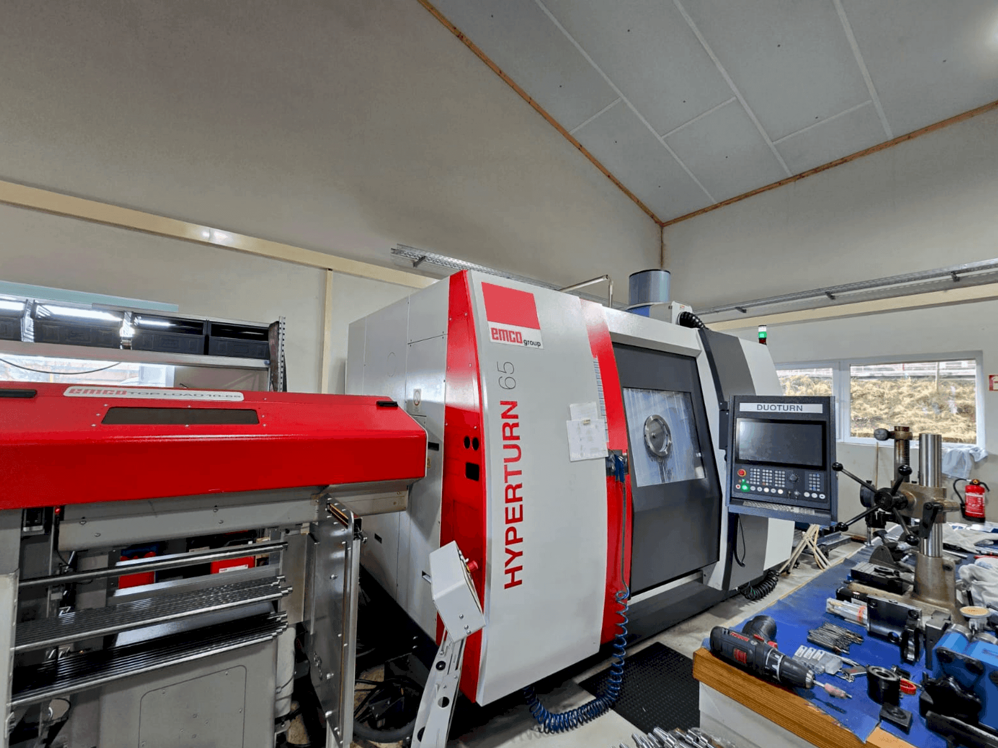 Vooraanzicht van EMCO HYPERTURN 65-1300 DUOTURN machine
