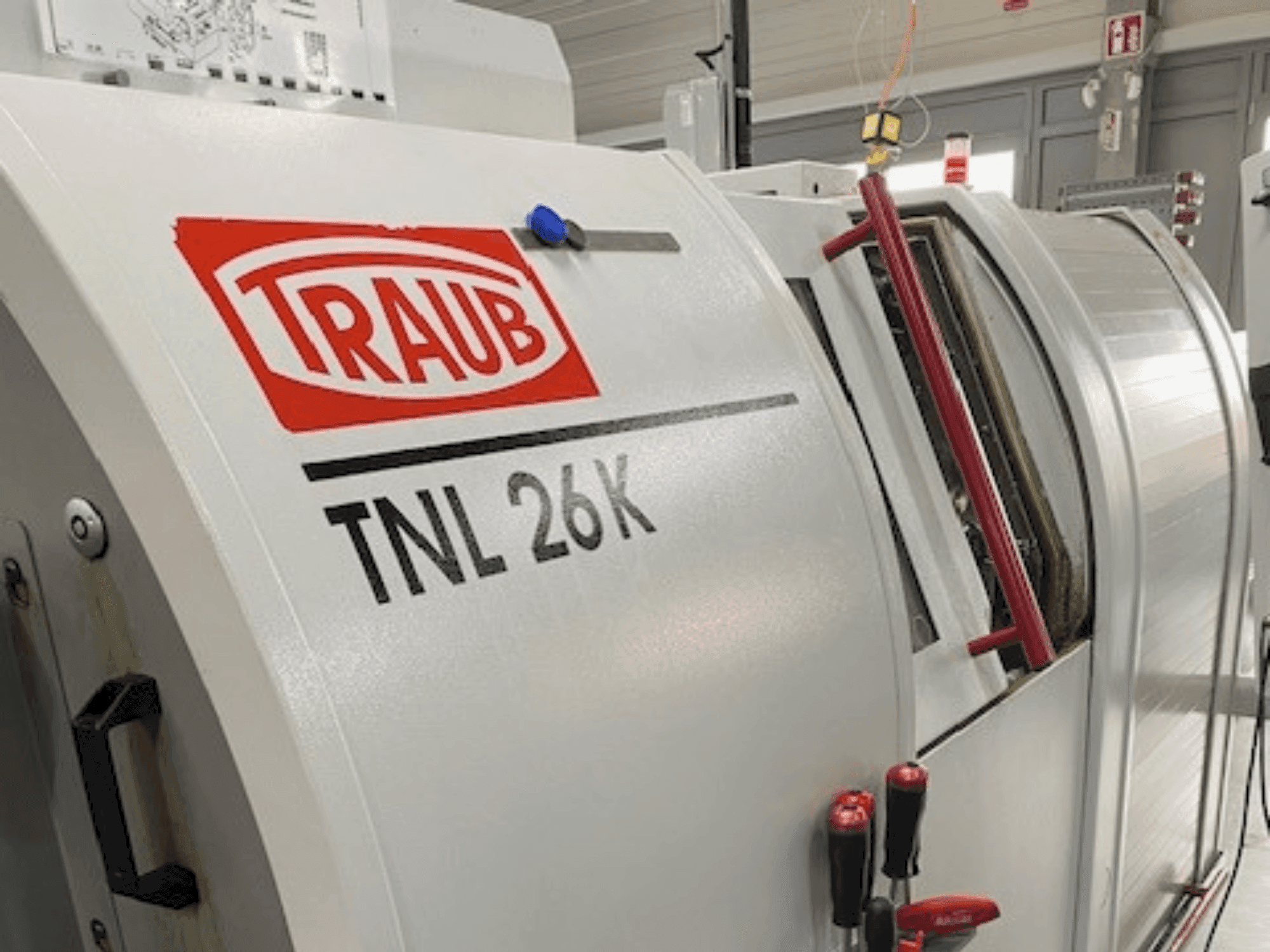 Vooraanzicht van TRAUB TNL 26 K machine