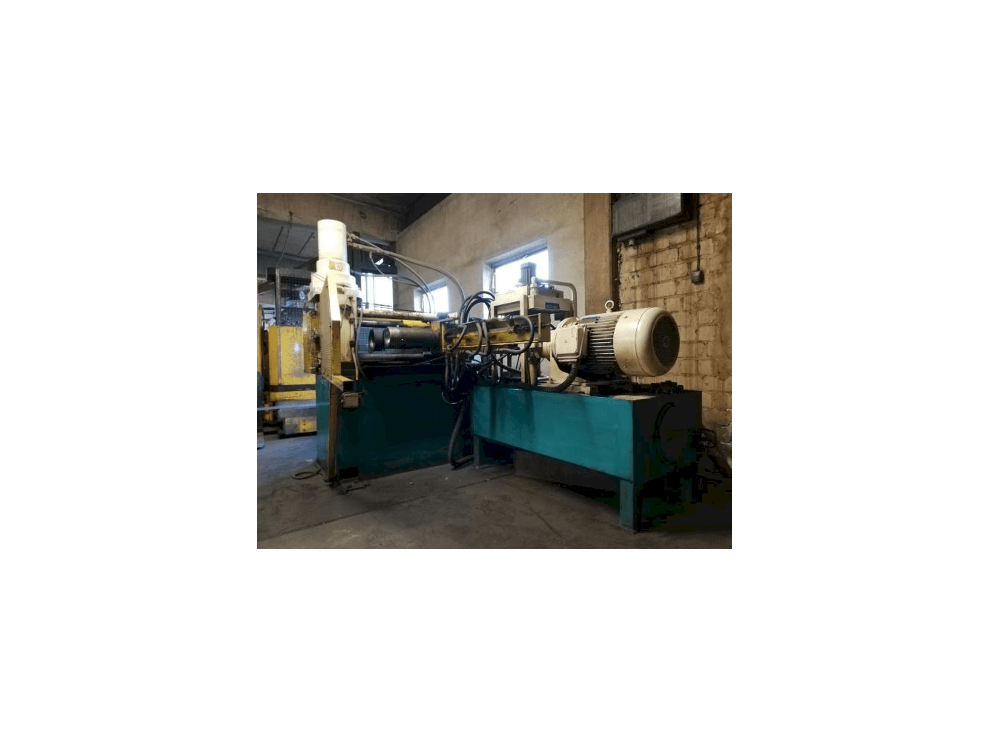 Vooraanzicht van EKALE REP-40-200-3 machine