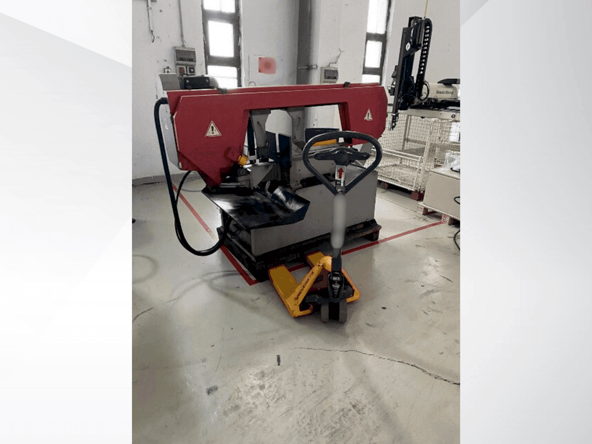 Vooraanzicht van BOMAR STG 320 GM machine