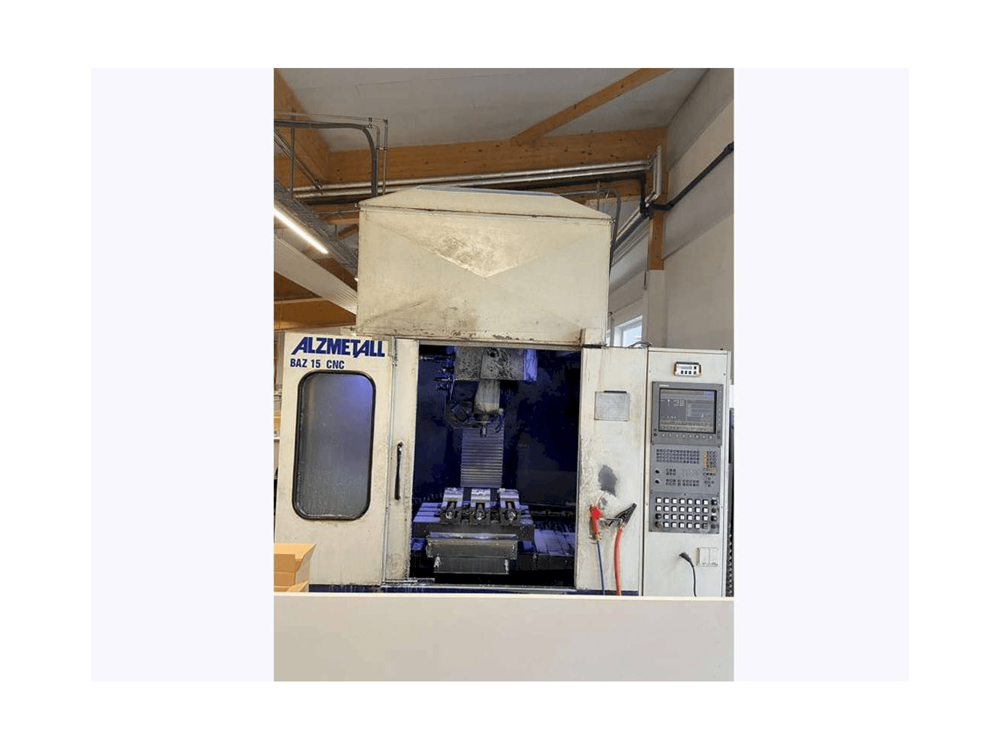 Vooraanzicht van Alzmetall CNC BAZ 15 machine