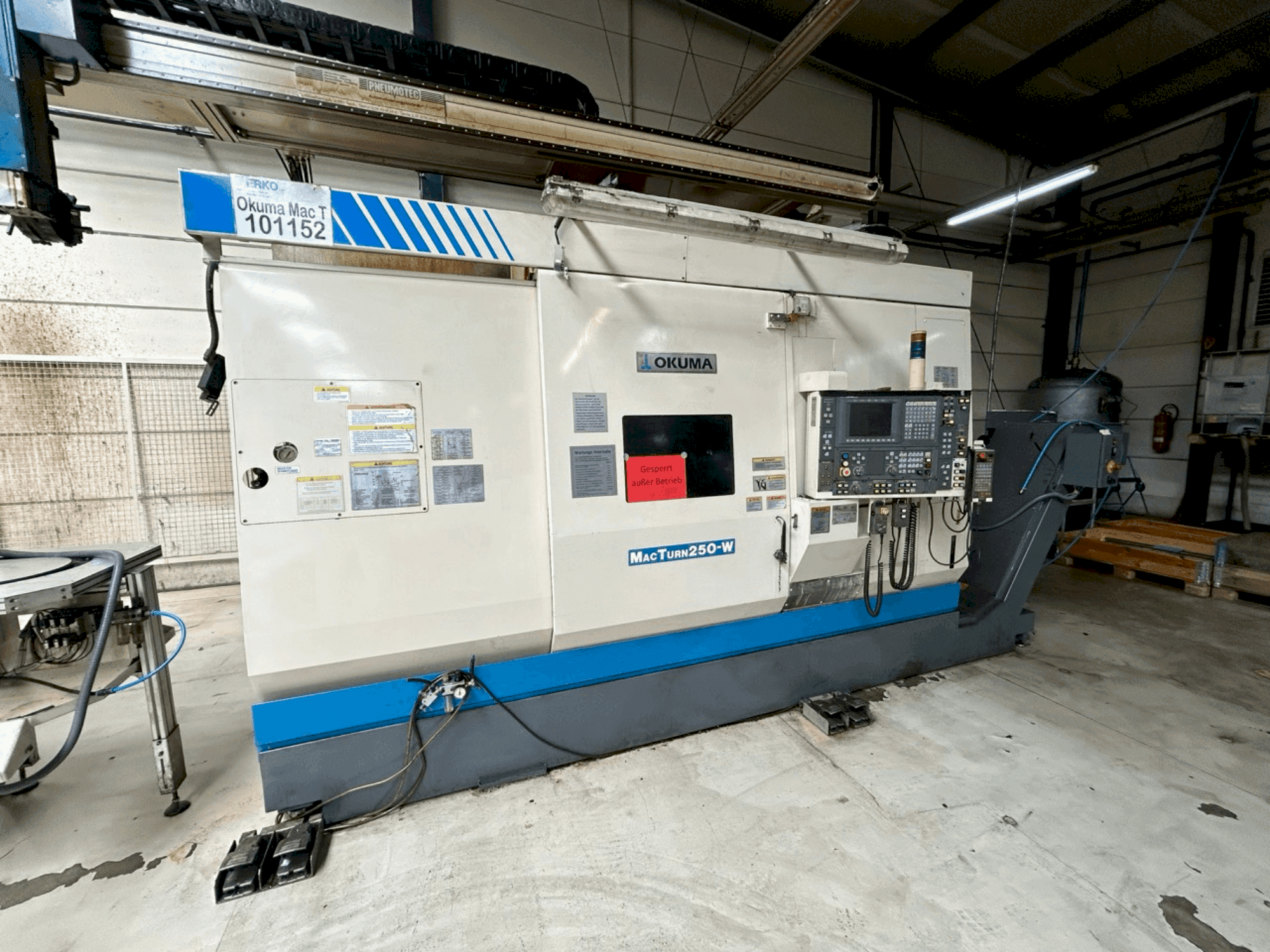 Vooraanzicht van Okuma Macturn 250W machine