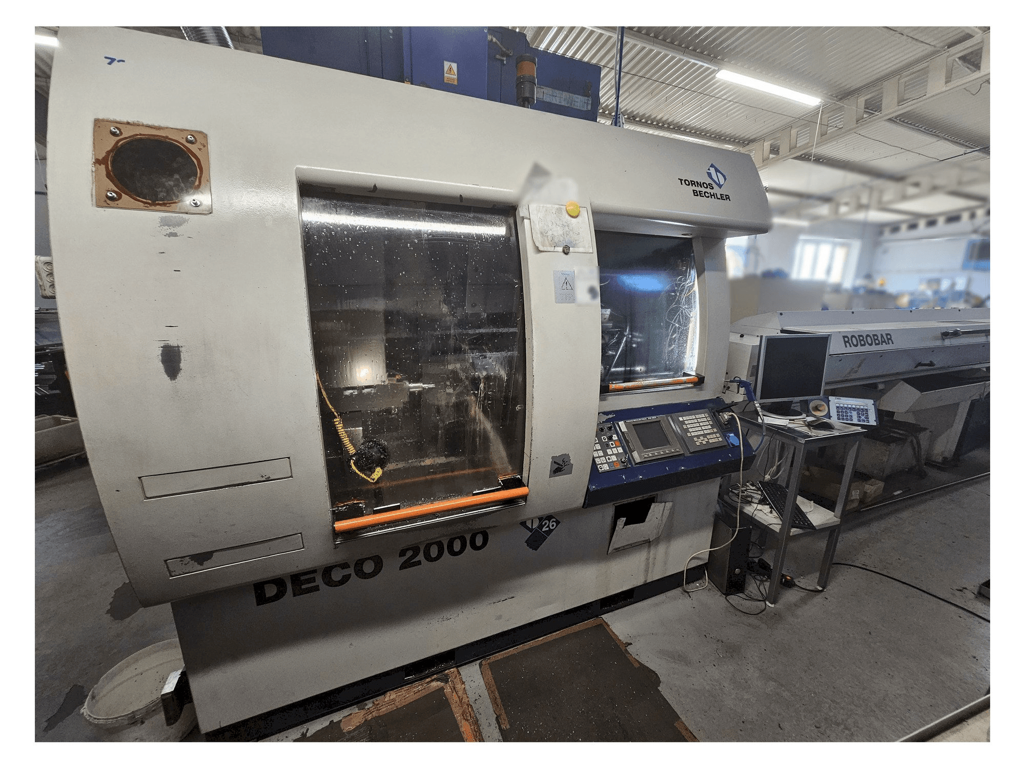 Vooraanzicht van Tornos Deco 26 machine