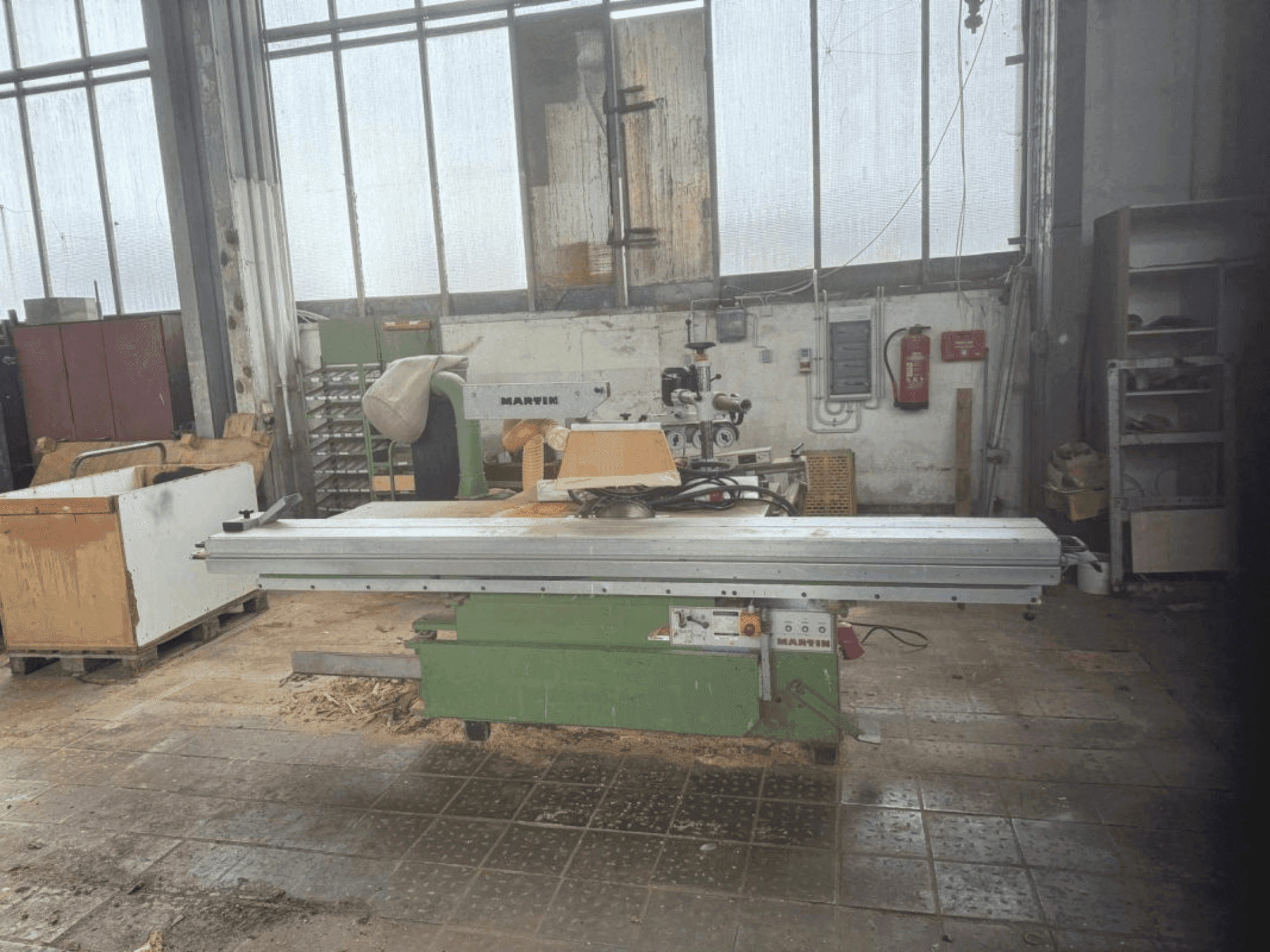 Vooraanzicht van Martin T72 machine