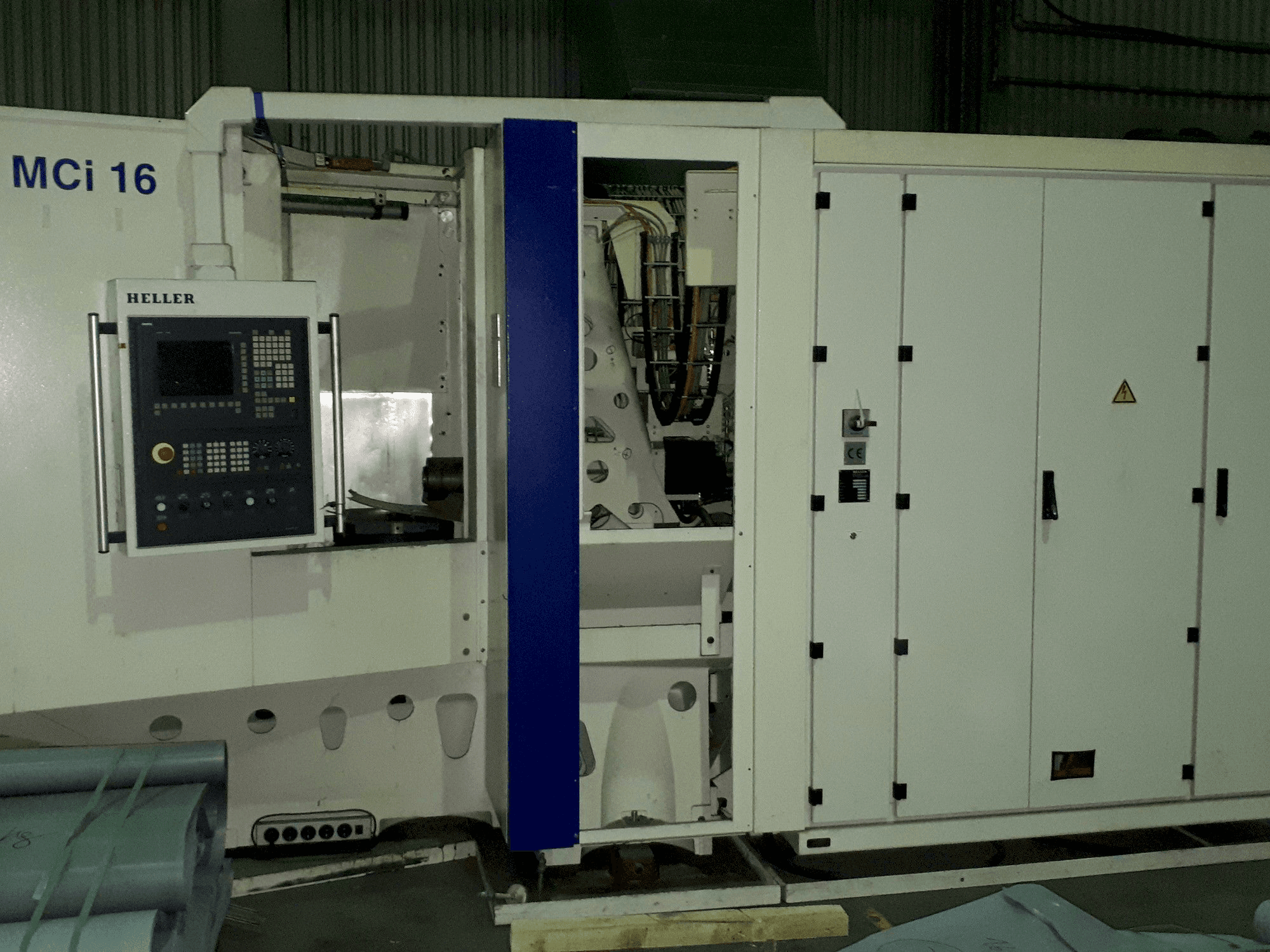 Vooraanzicht van HELLER MCi 16 machine