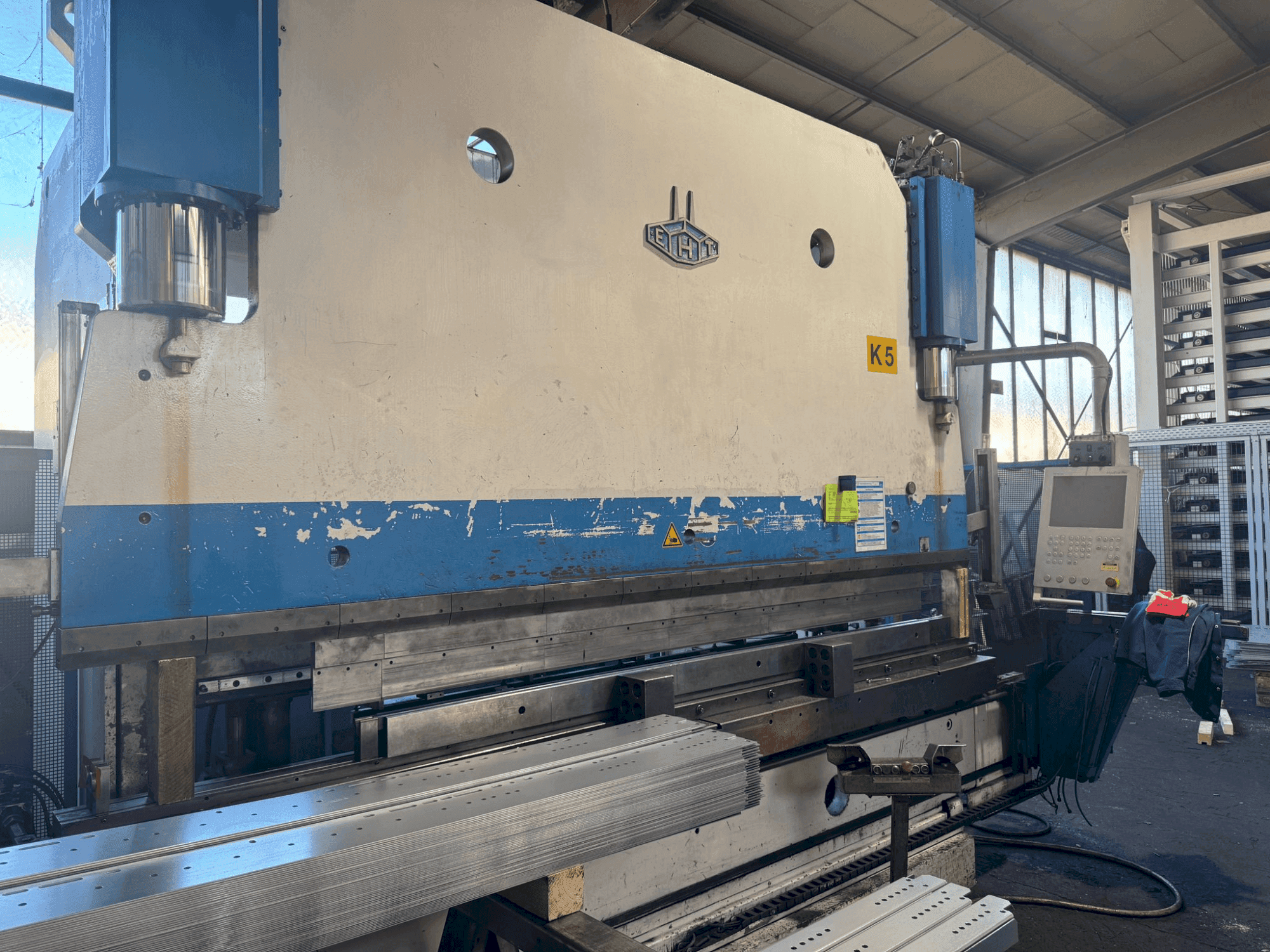 Vooraanzicht van EHT EHPS 20-35 machine