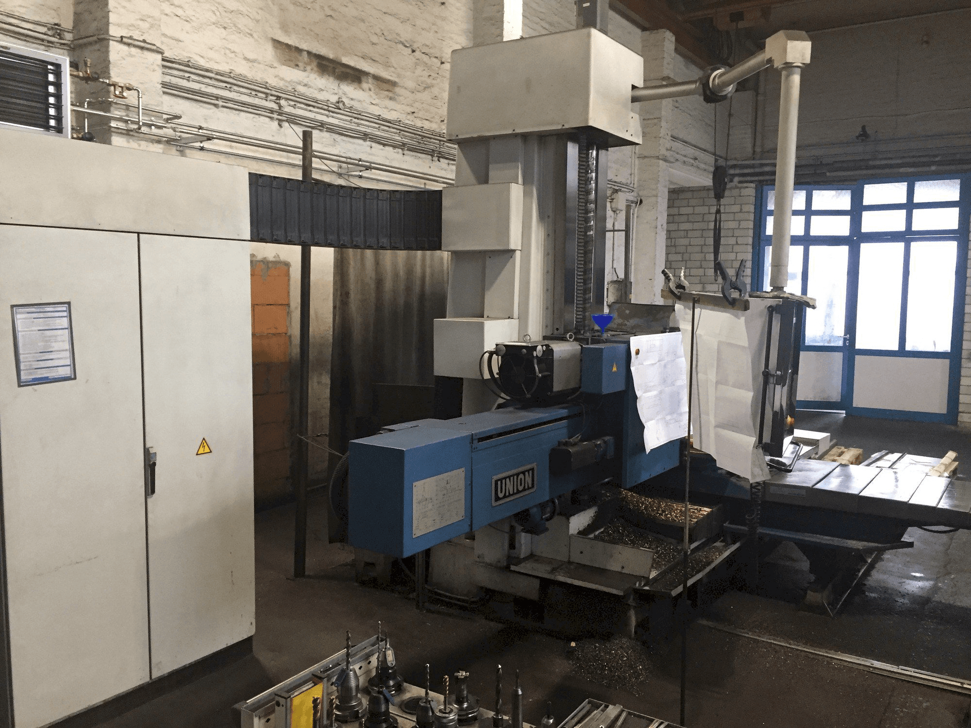 Linkerzijdeaanzicht van Union BFT 102 machine