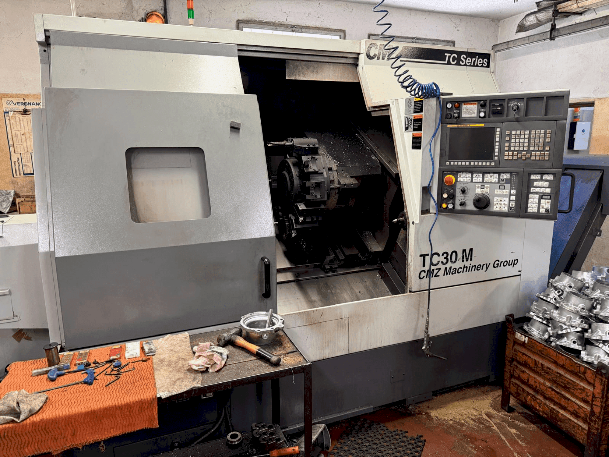 Vooraanzicht van CMZ TC30M machine