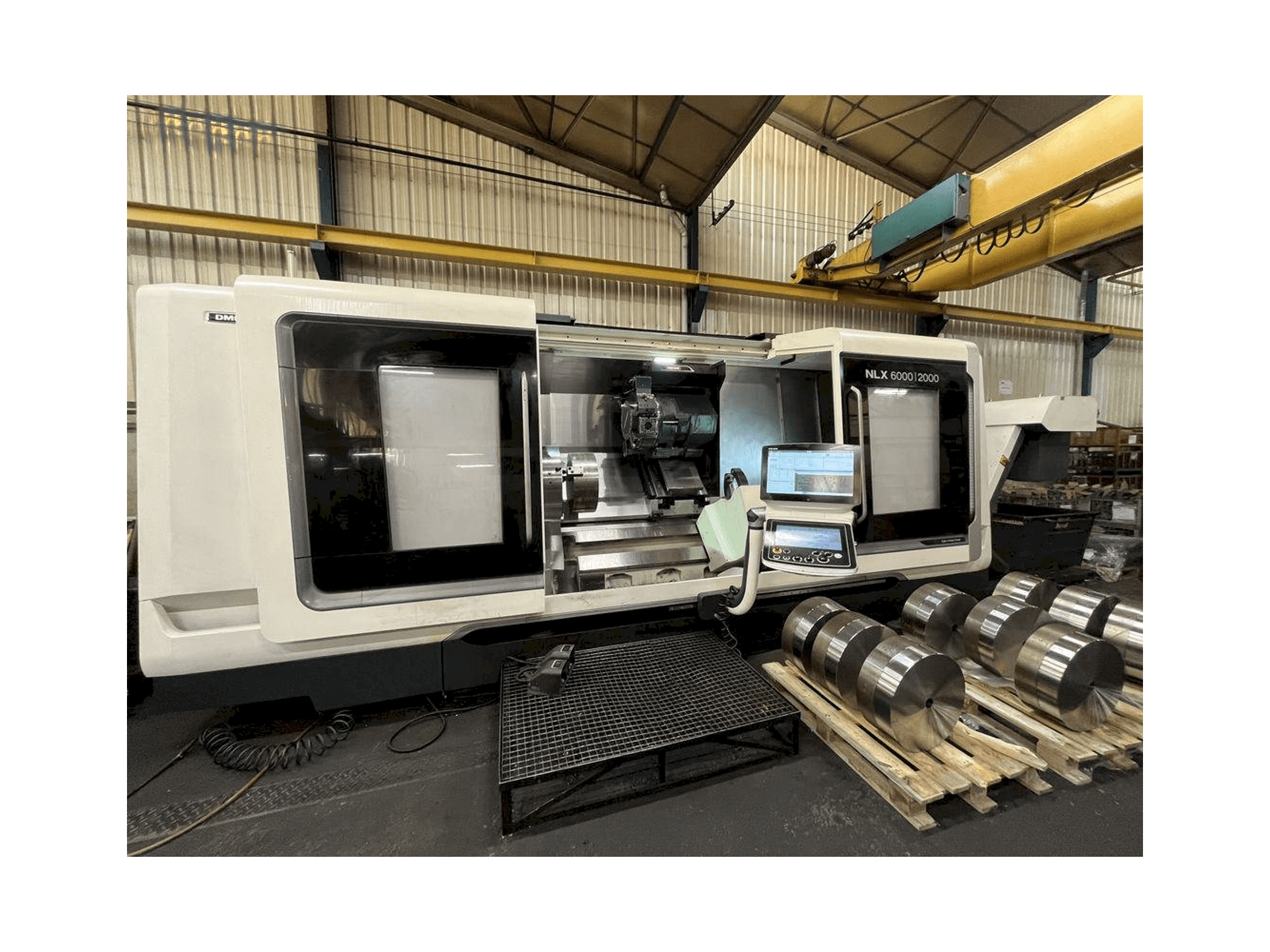 Linkerzijdeaanzicht van DMG MORI NLX 6000 | 2000 machine