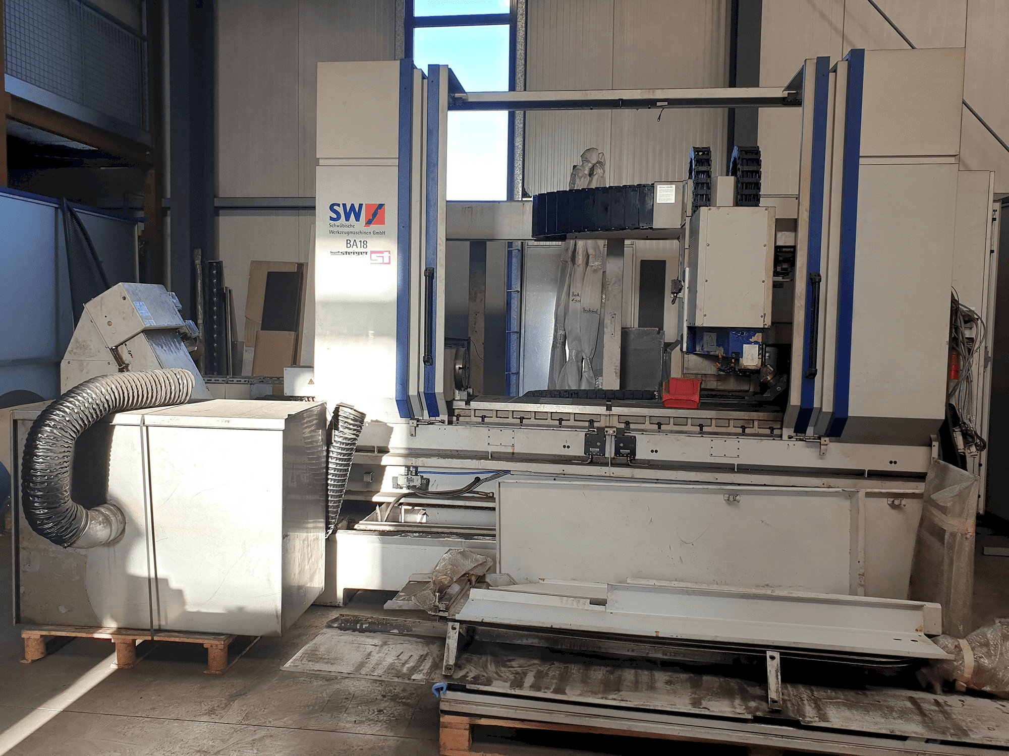 Vooraanzicht van Schwäbische Werkzeugmaschinen BA 18 machine